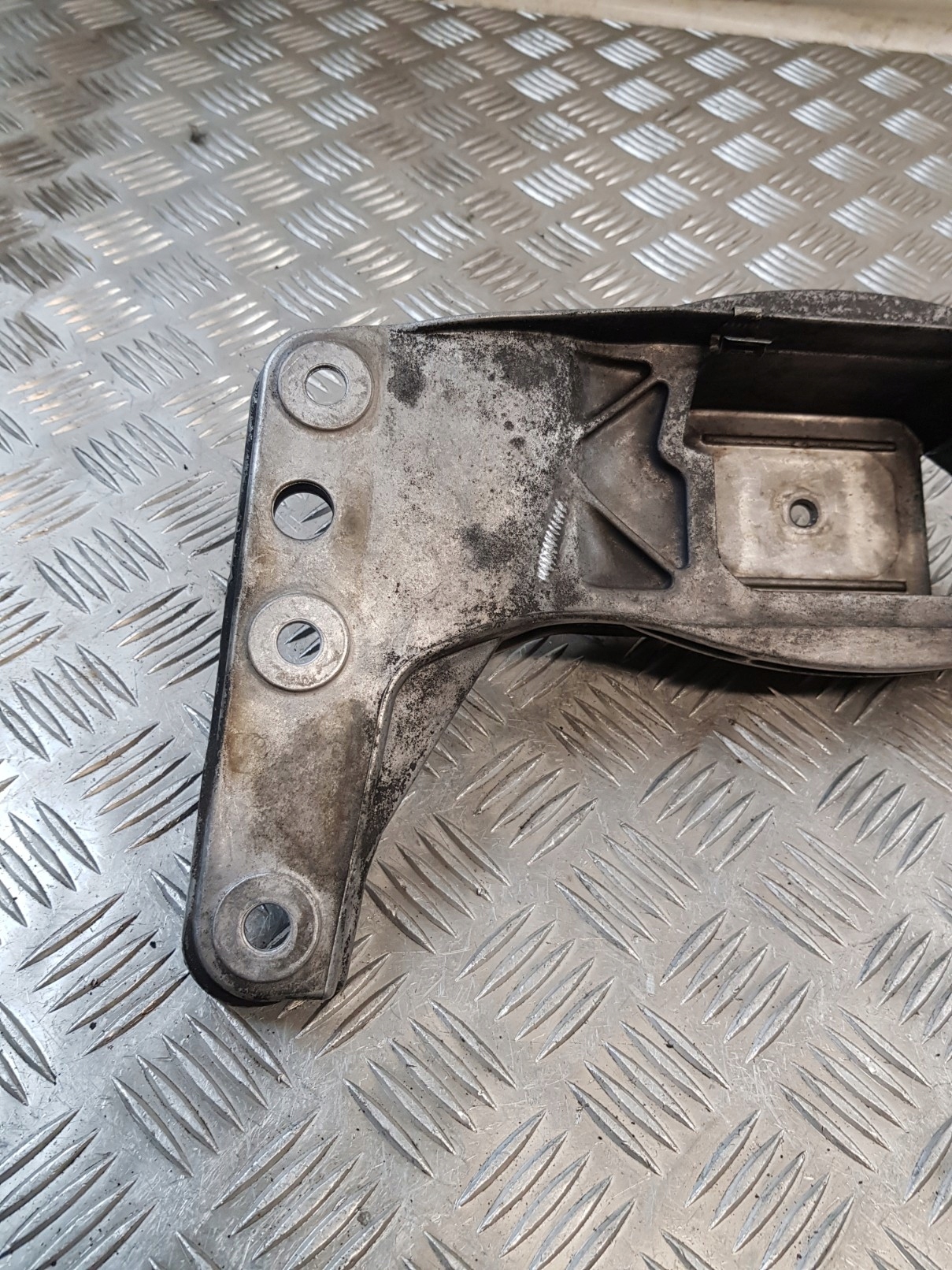 Getriebehalter getriebe 676110602 BMW E61 2.5D 04R
