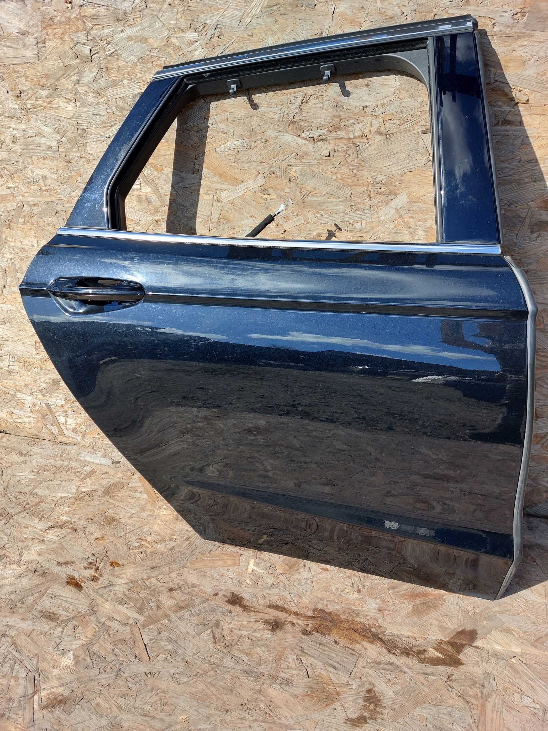 MONDEO MK5 KOMBI DRZWI PRAWE TYLNE CZARNE BF