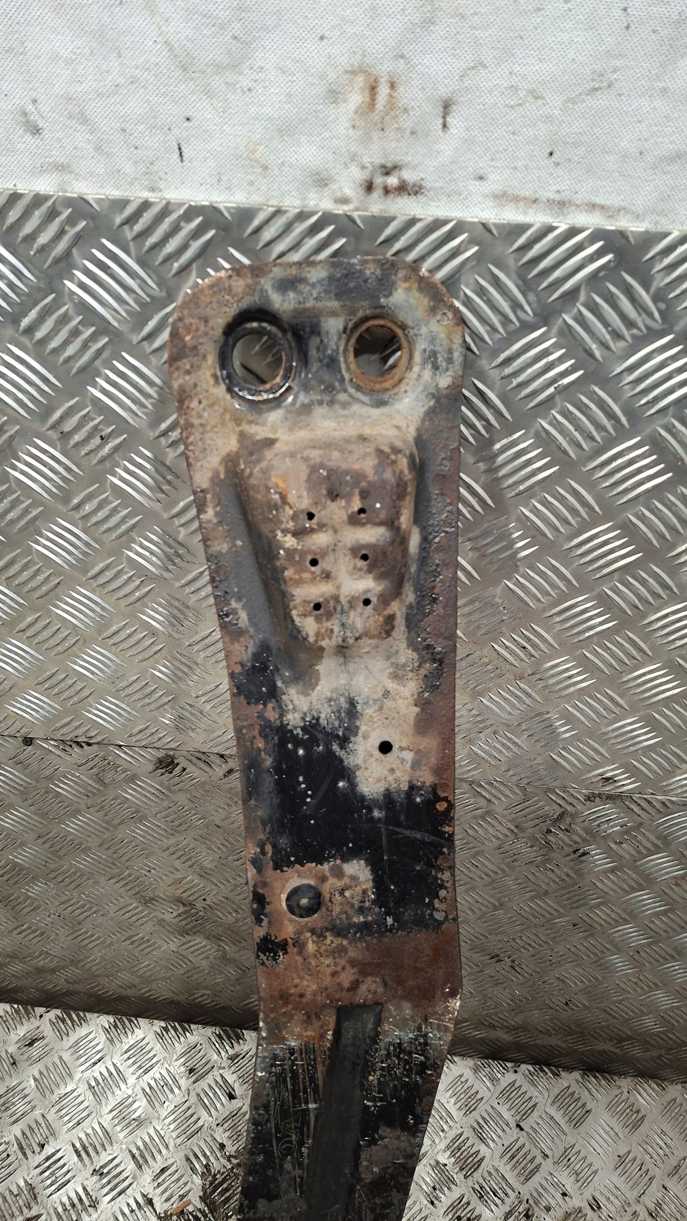 sider below engine VOLVO V40 1.9TD