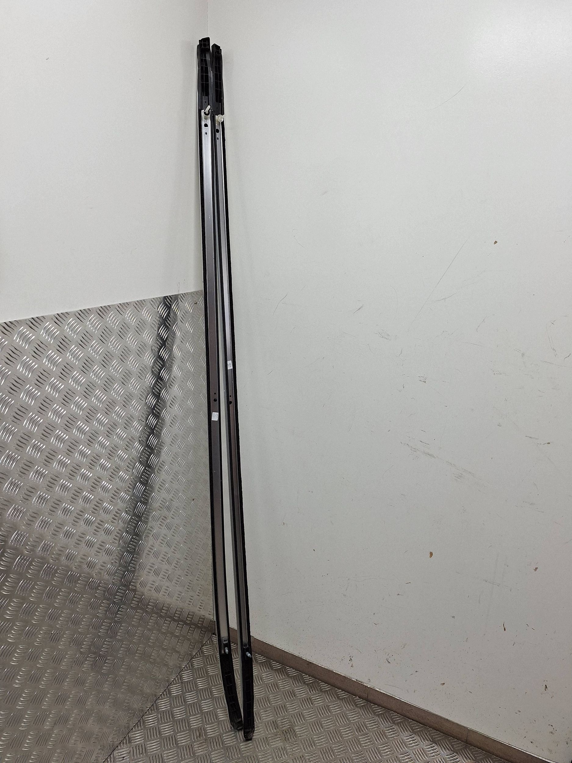 Dachreling dach TOYOTA COROLLA E21 KOMBI 19- komplet