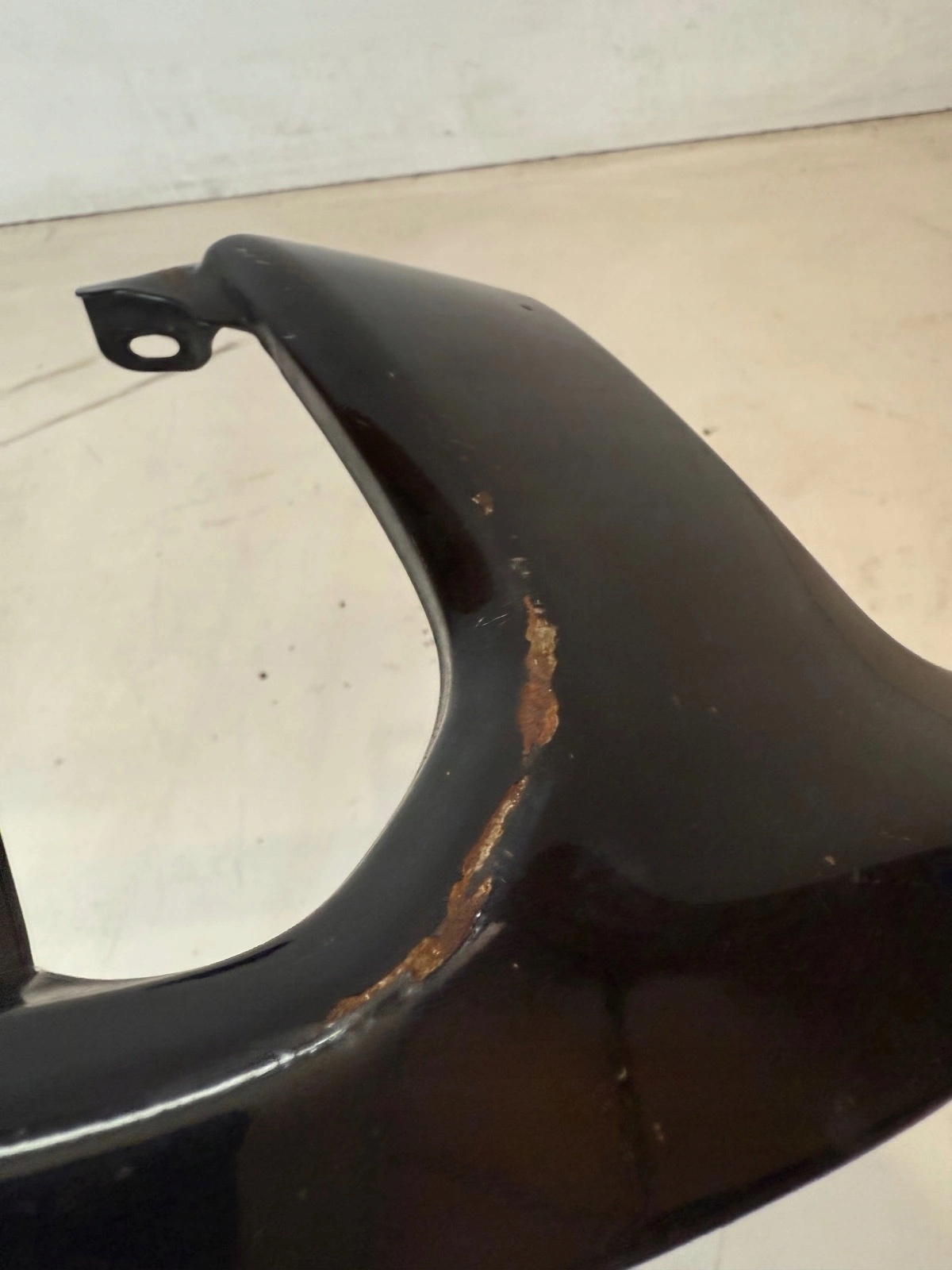 moulding below grill lights Toyota Rav4 II
