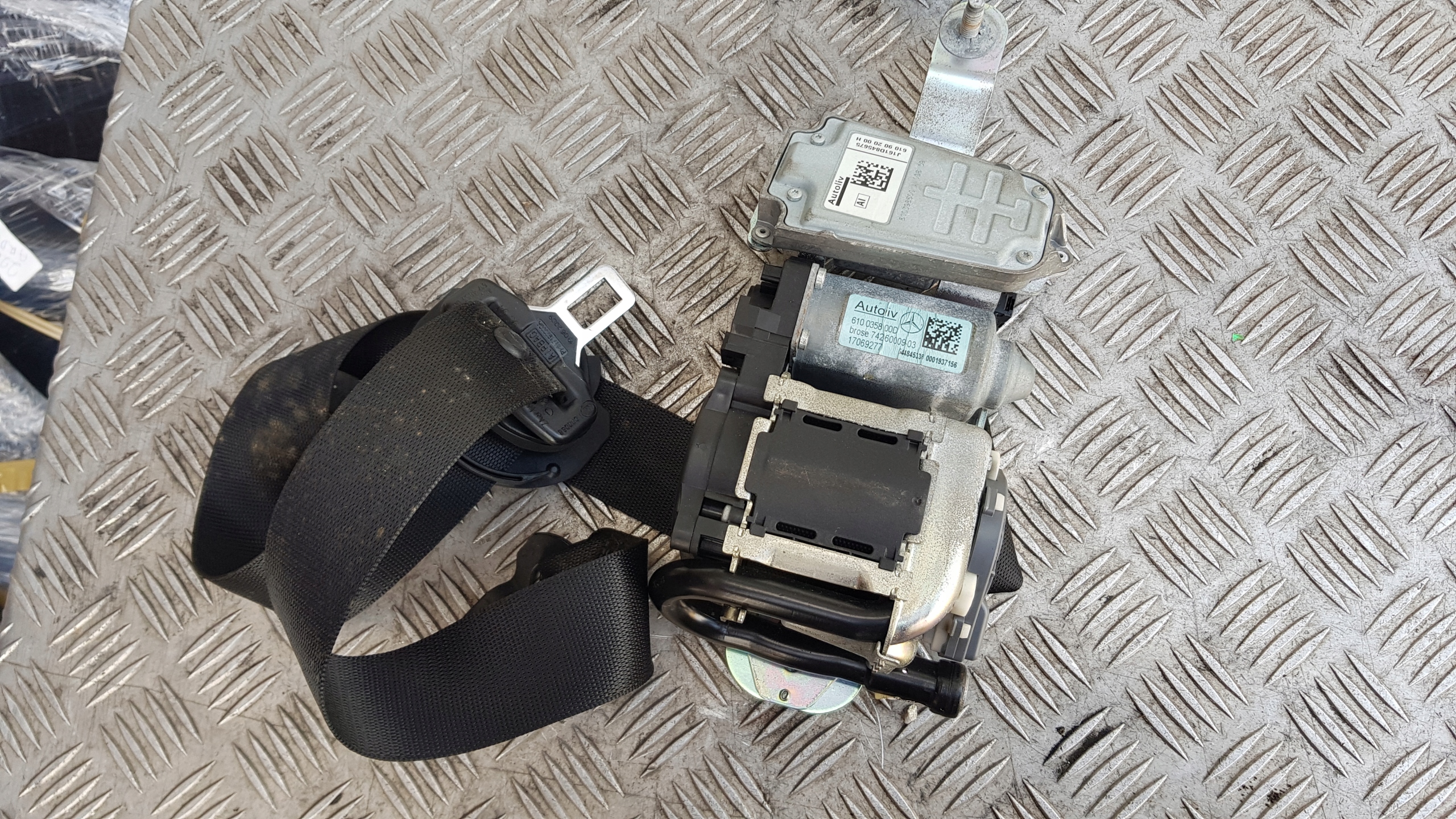 MERCEDES W212 tension belt safety left front 610035800d