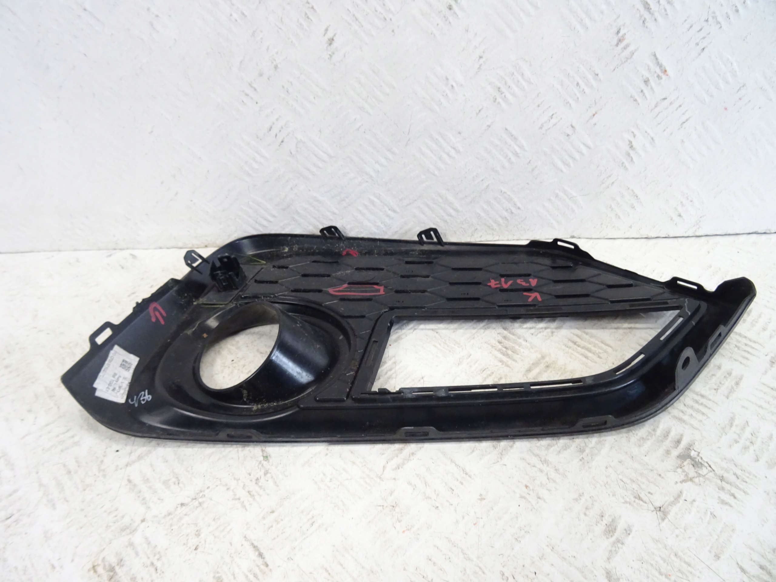 grid of a bumper front front left HONDA CIVIC X 71108-TGG-A3