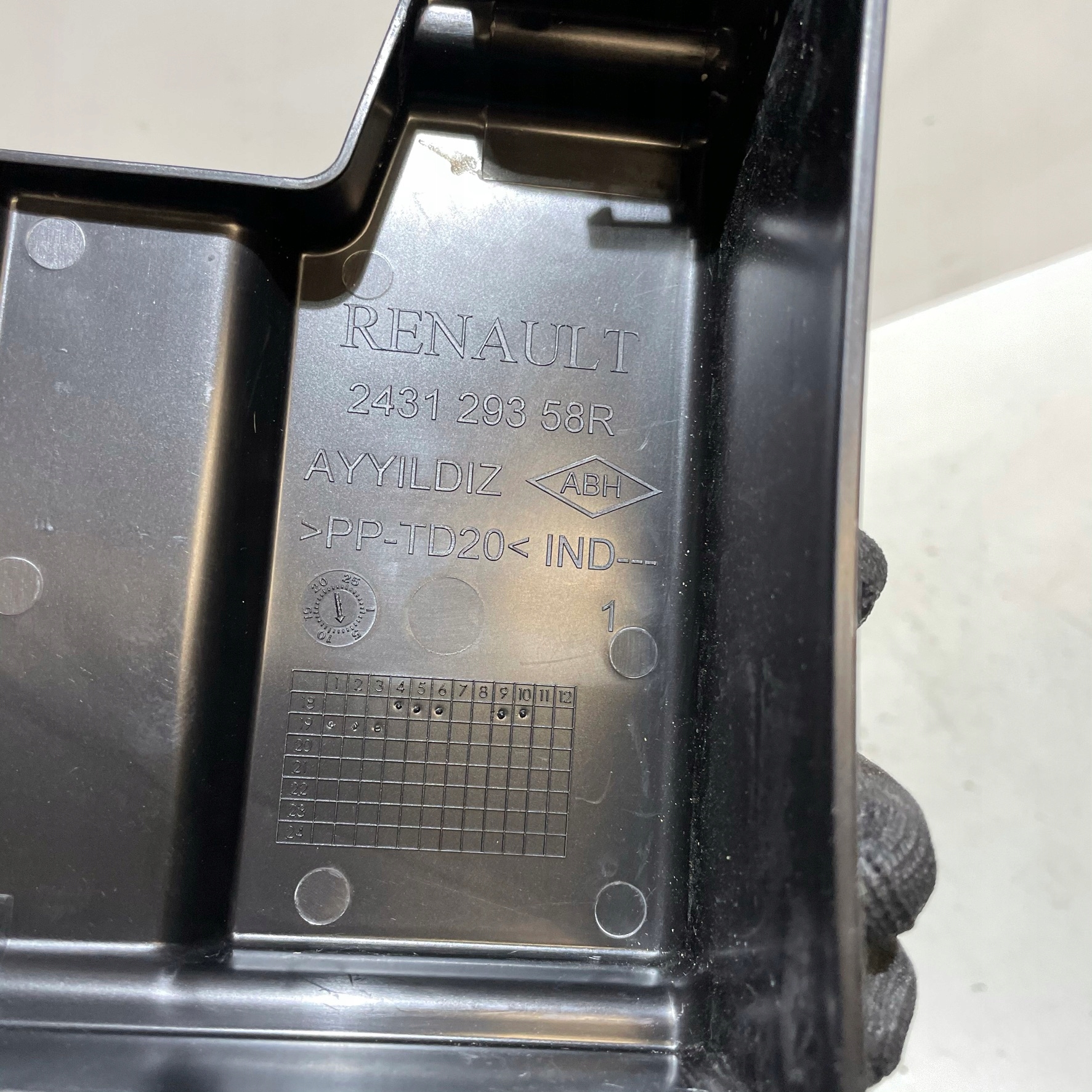 RENAULT CLIO V CAPTUR PUSZKA COMPARTMENT FUSES