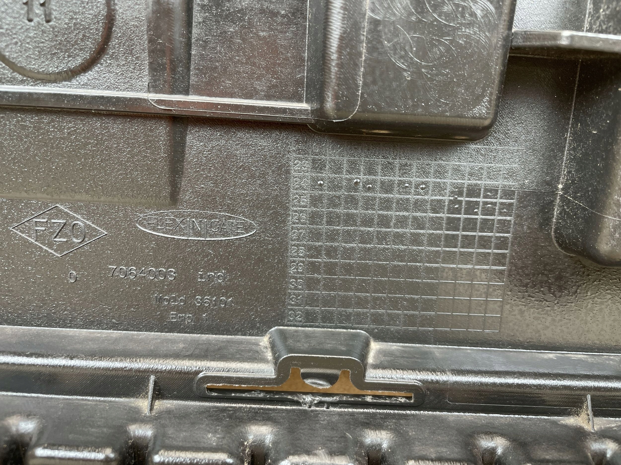 grid grille central lower of a bumper front front RENAULT MASTER IV 4 V