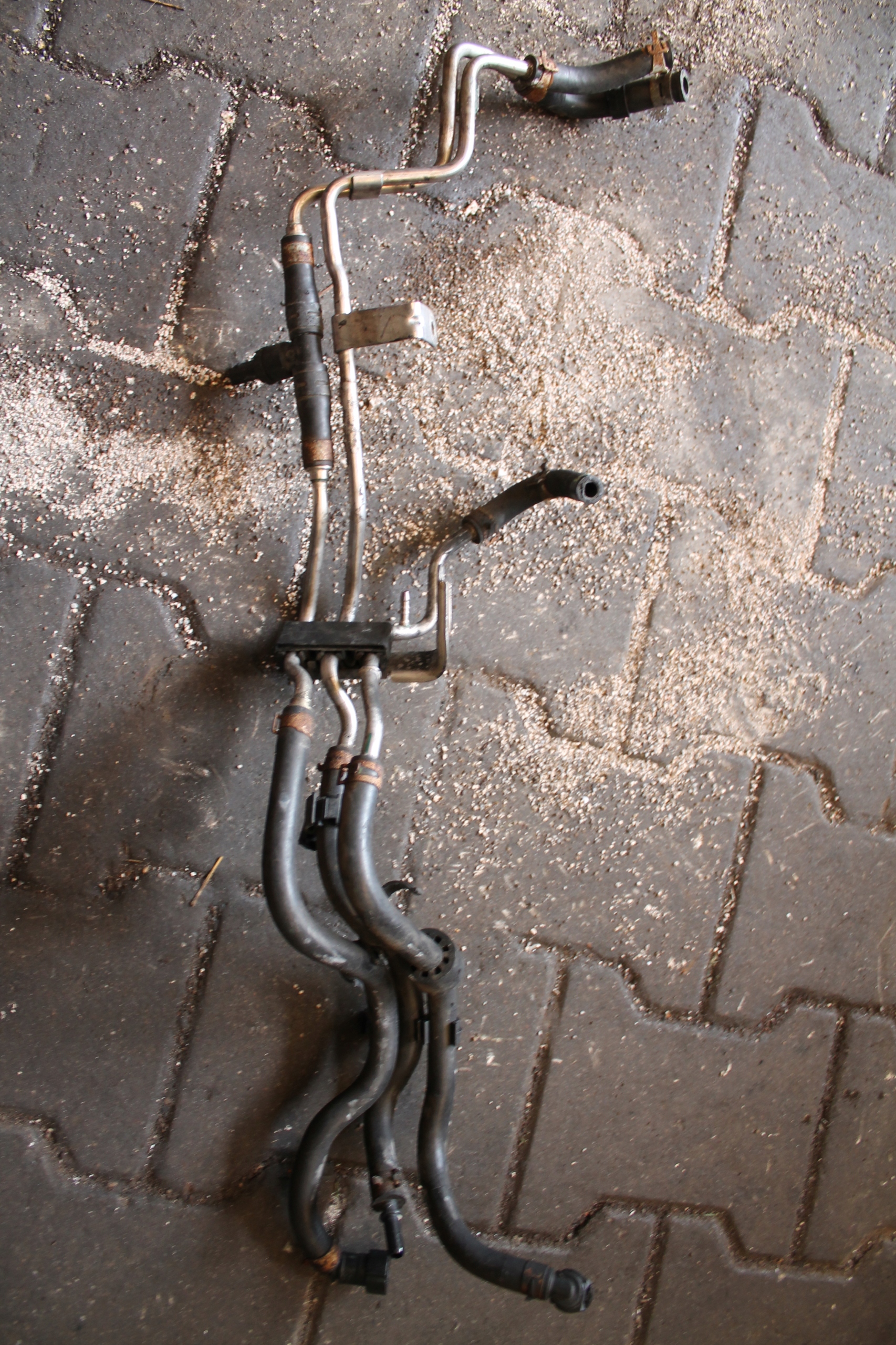 fuel line VW T6 03N130308K