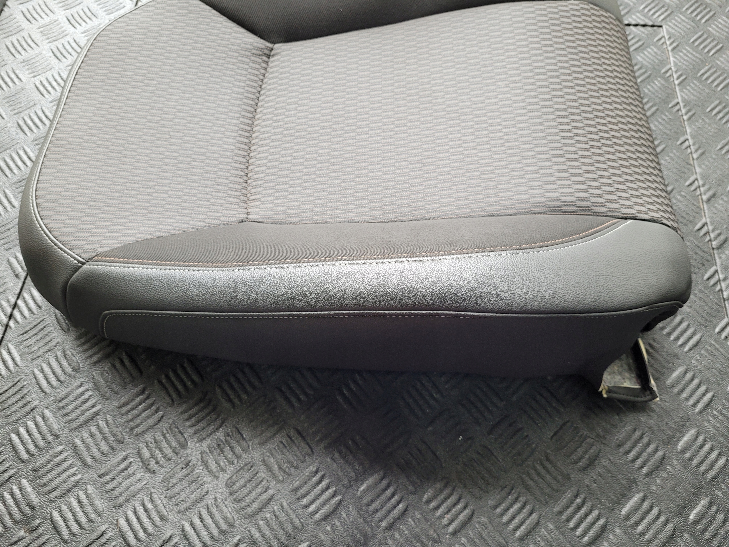 OPARCIE seat front front upholstery left seat OPEL INSIGNIA B