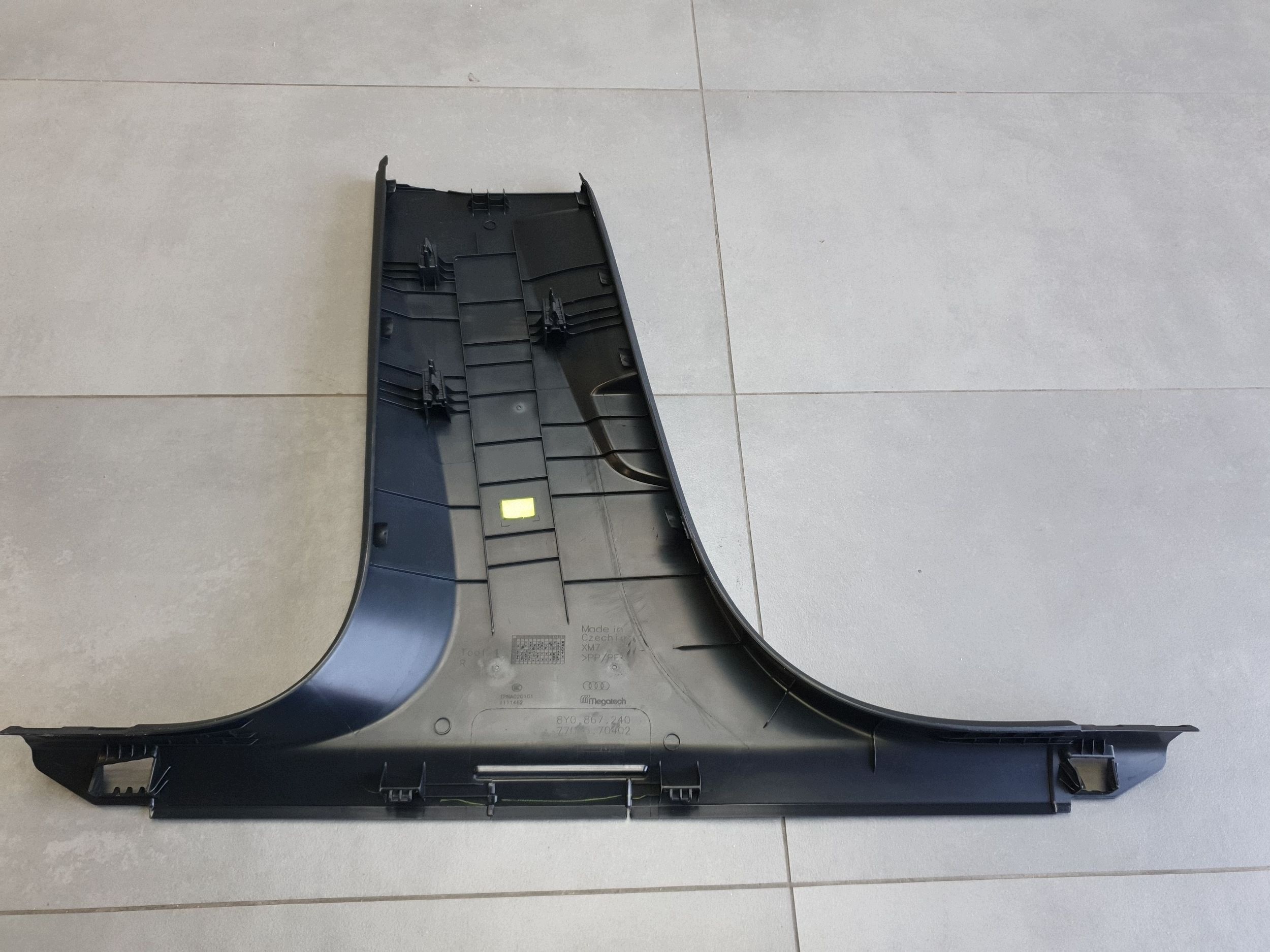 Audi A3 8Y HB cover slupka B lower 8Y0867240