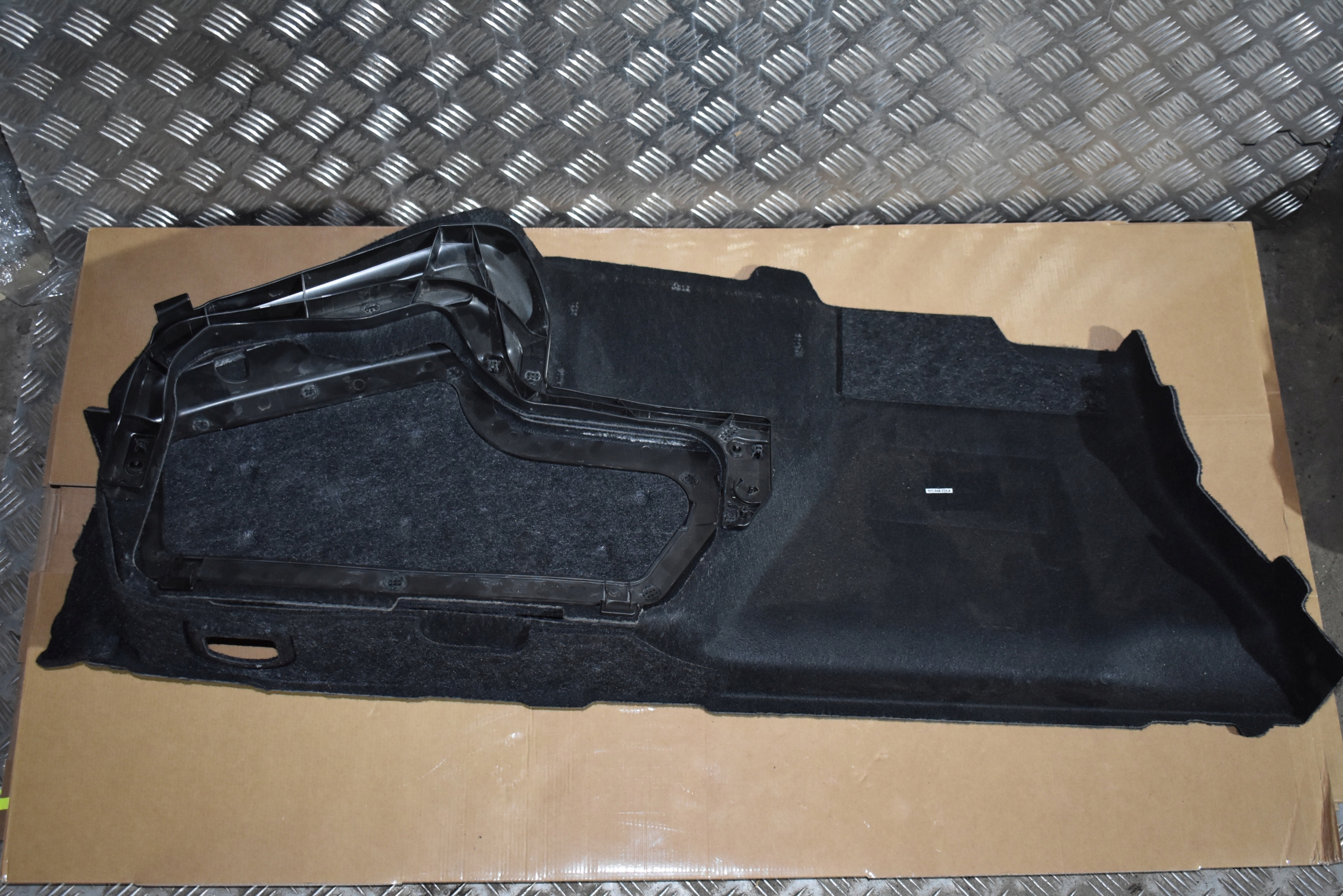 IDEALNY boot upholstery rear part right PORSCHE PANAMERA 971 HYBRYDA 1