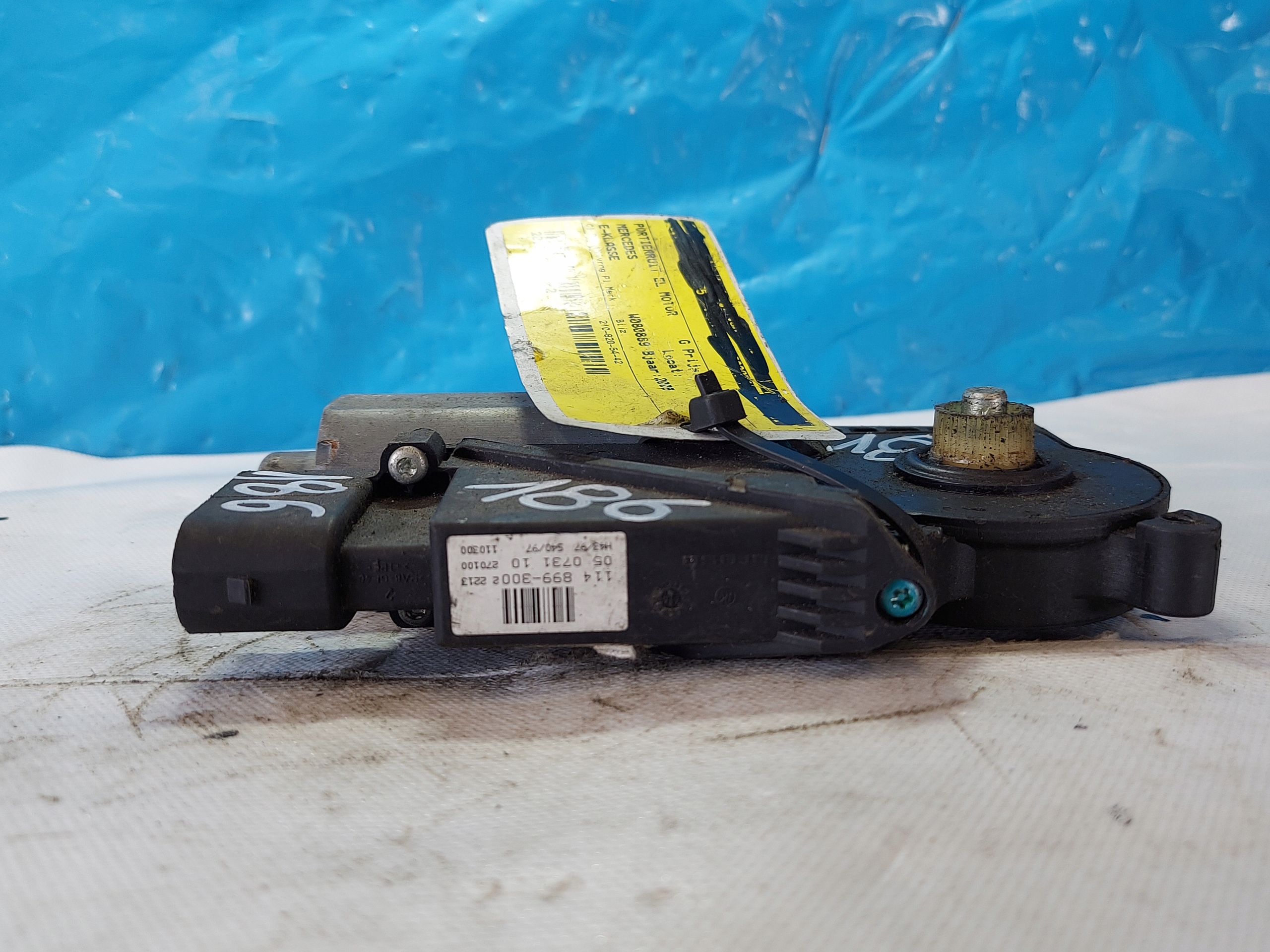 engine lifting windows MERCEDES W211 0130821698 right rear part