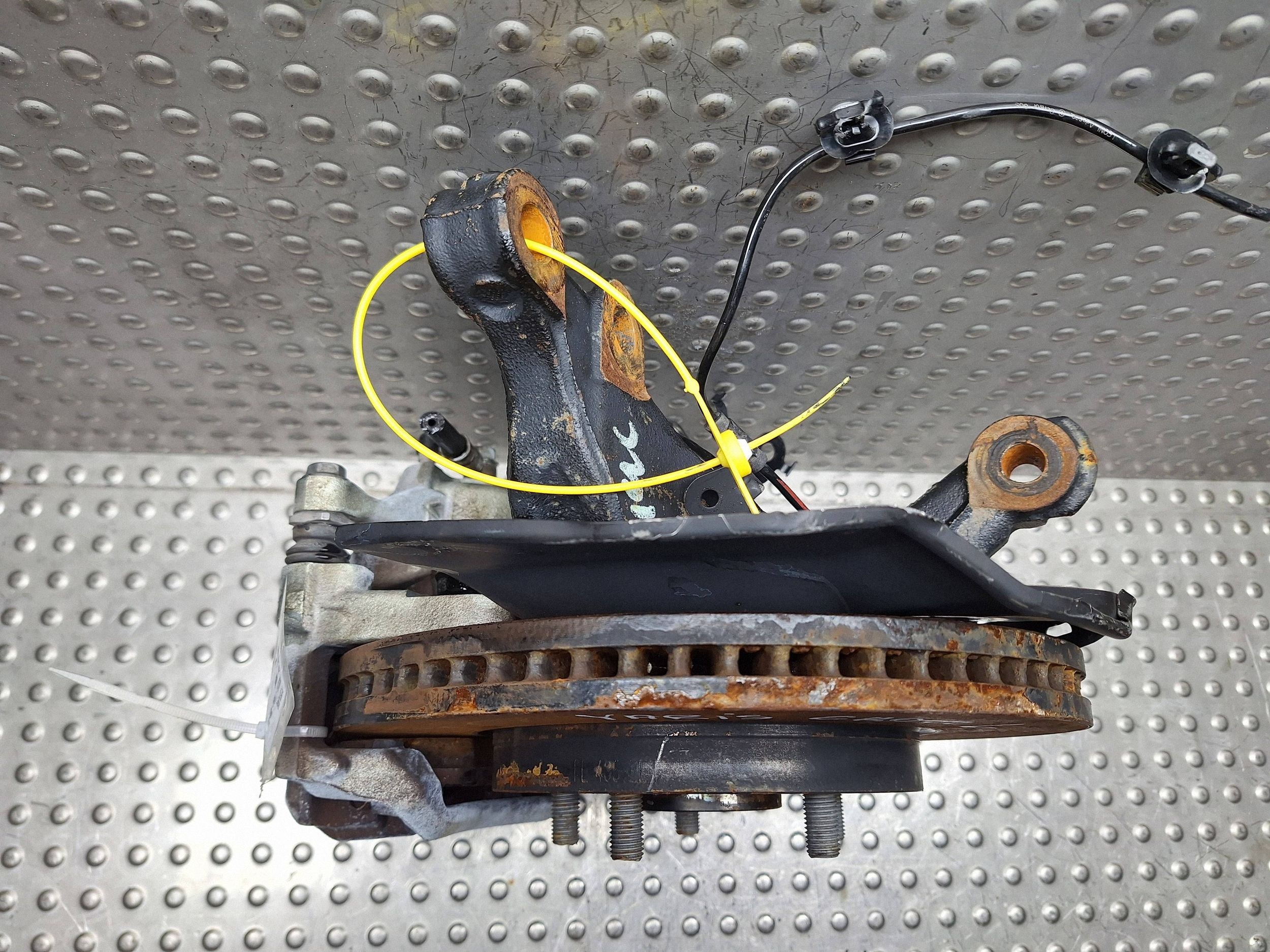 swing left front TOYOTA YARIS CROSS 20-25