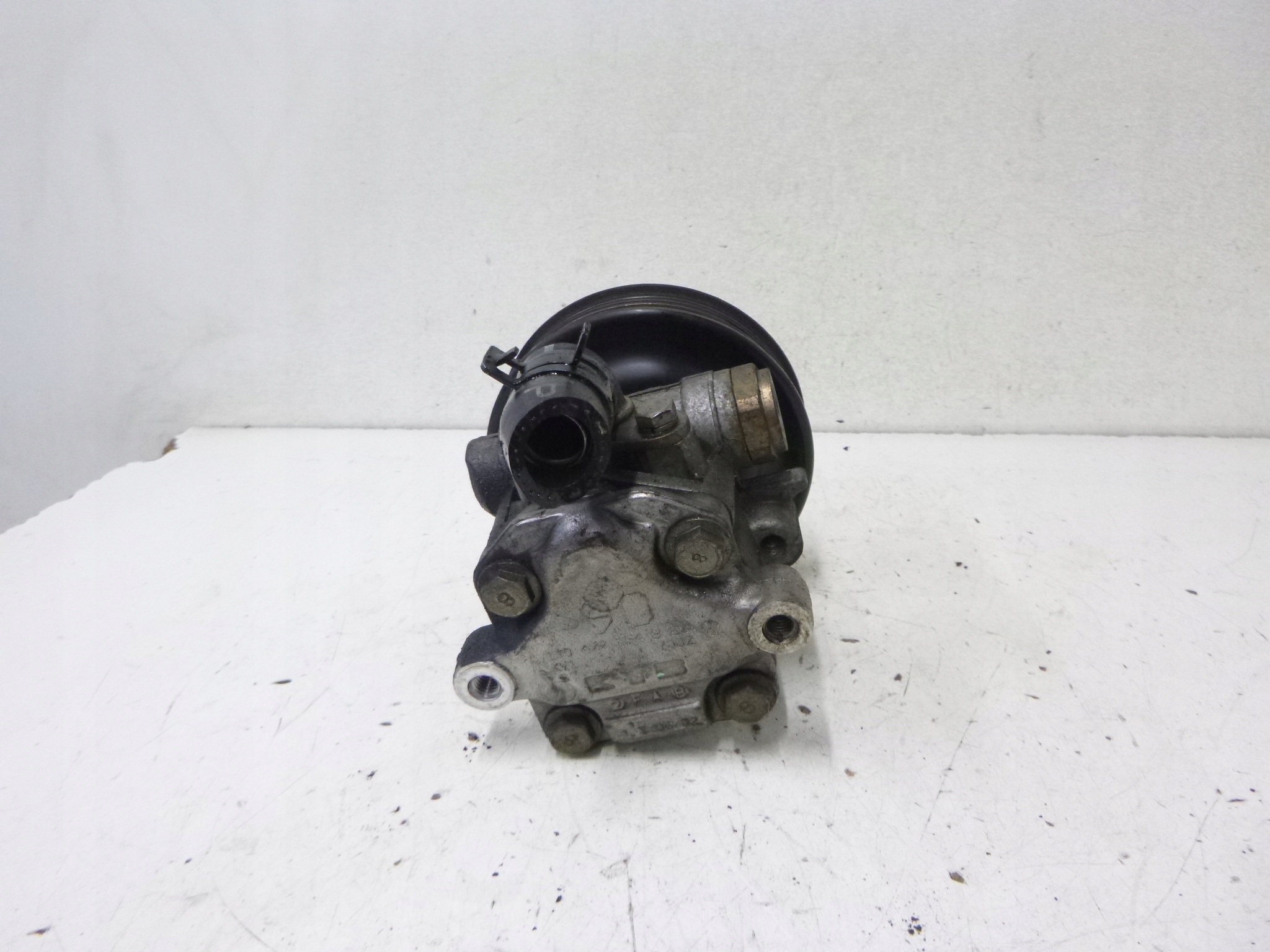 POMPA SERVOSTERZO VW VOLKSWAGEN GOLF IV 1.4 90 BAR 97-06R.