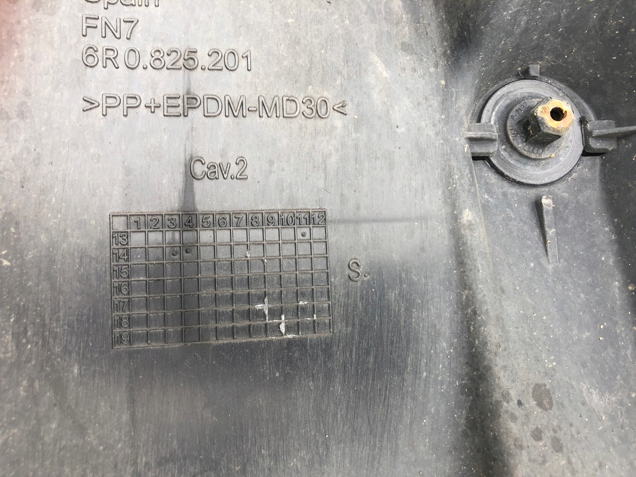 cover chassis left AUDI A1 8X 6R0825201