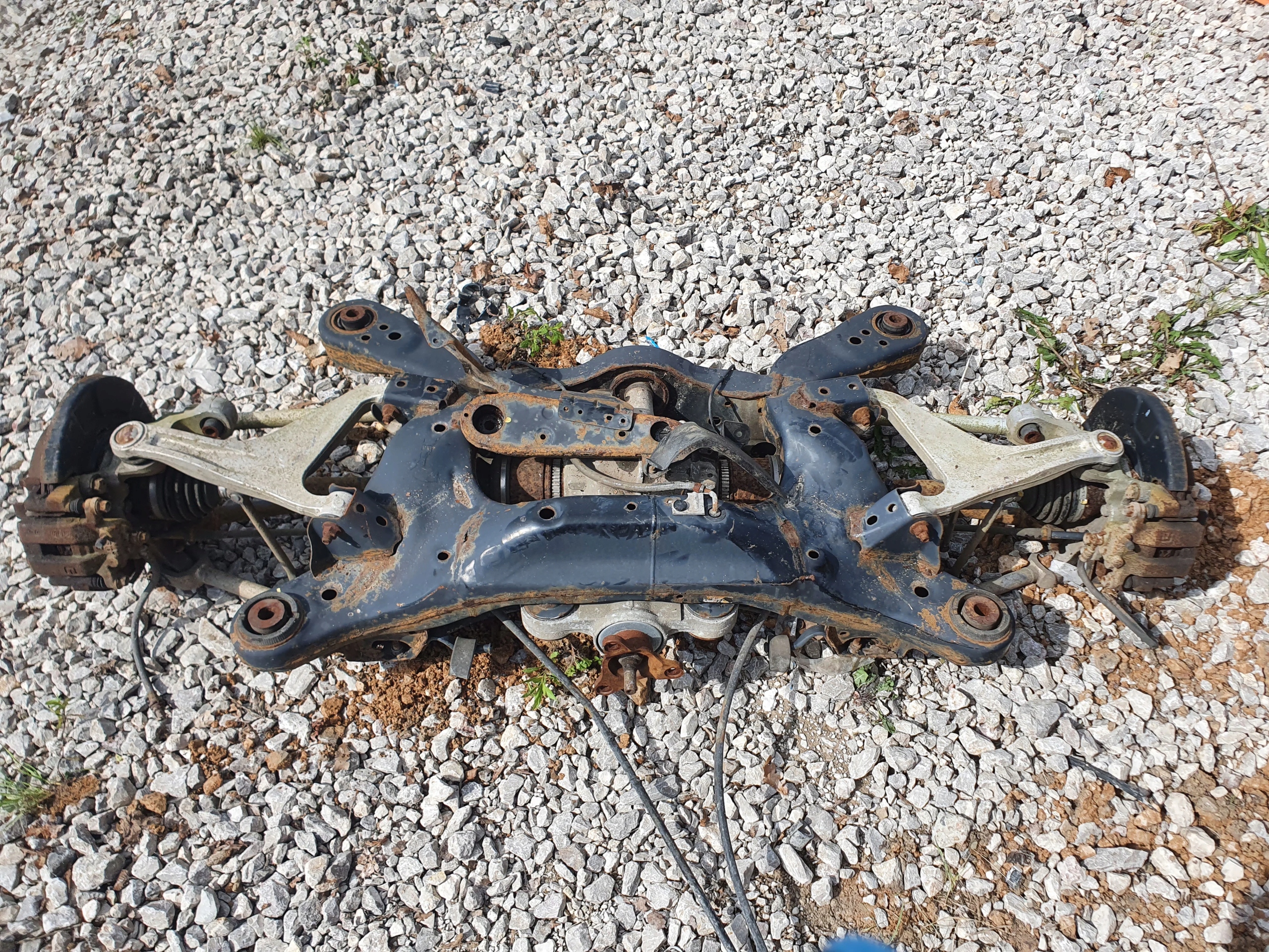 BELKA ZAWIESZENIA TYŁ MOST INFINITI Q50 2.2 D