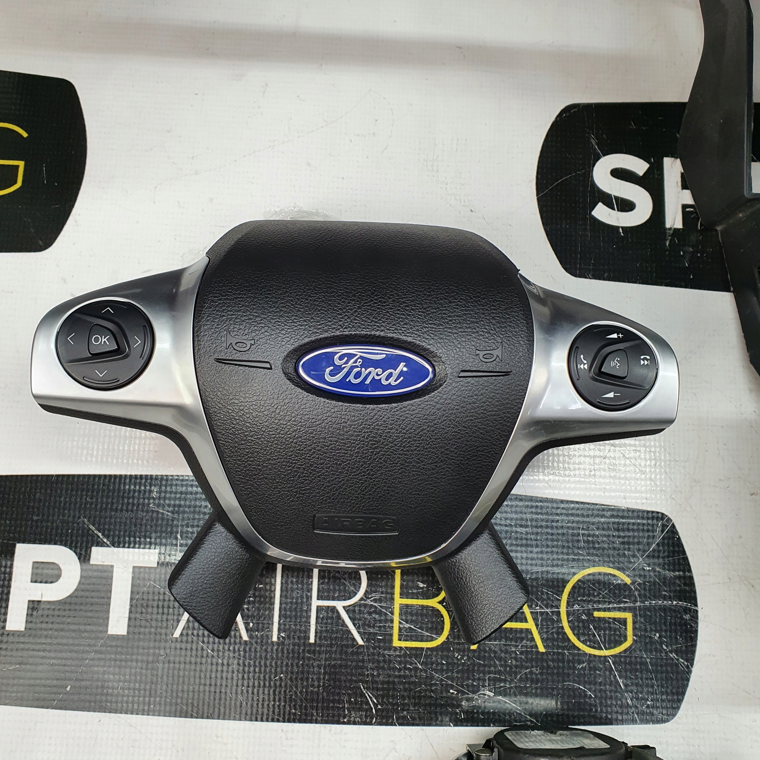 KUGA MK2 II 2 торпеда консоль Подушки ремни безопасности
