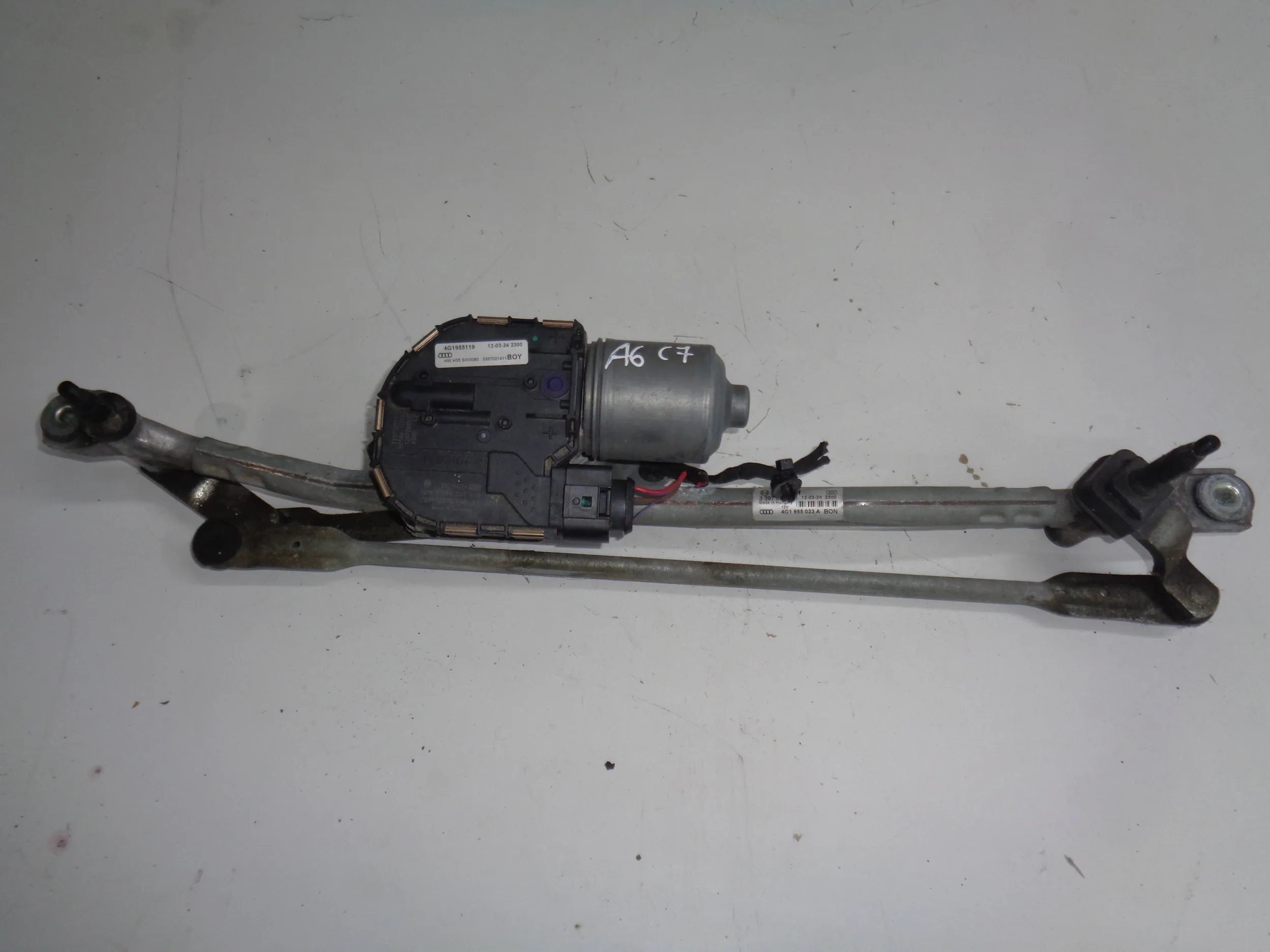 AUDI A6 C7 Motor Wischergestänge vorne