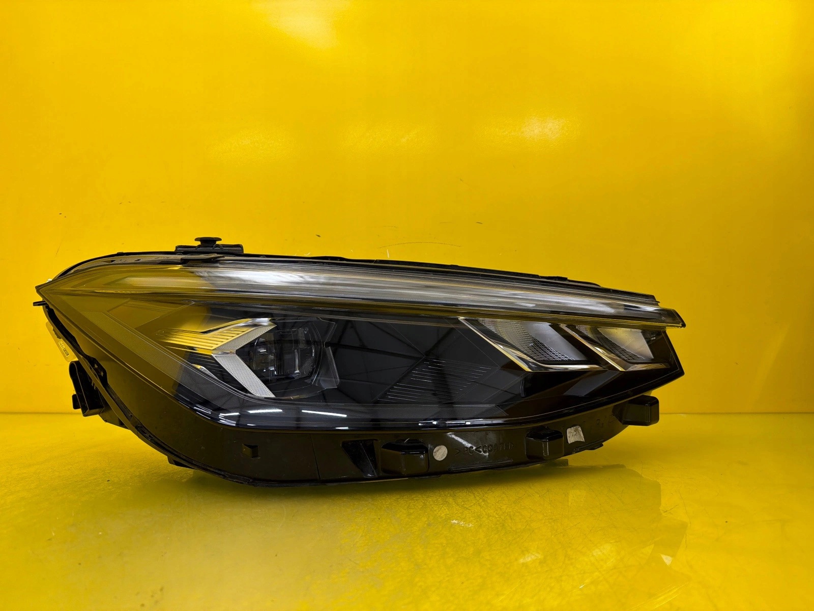light right VW Passat B9 2023- Full Led 3J1941006