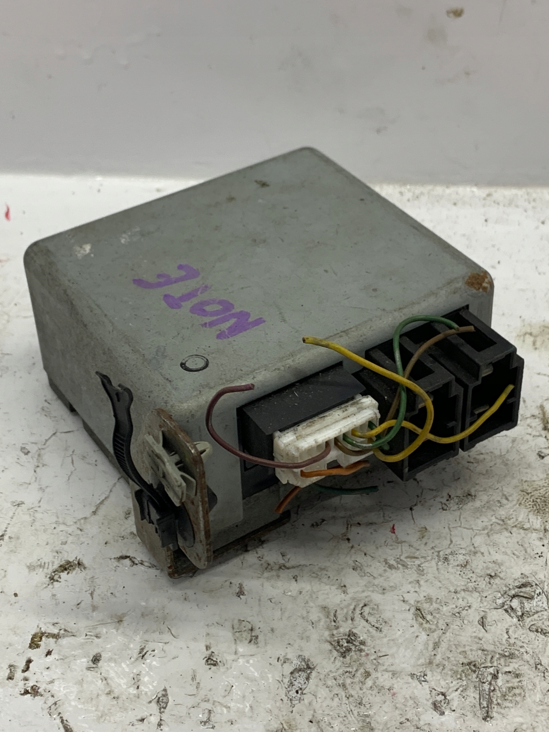 module control unit of the control 28500-9U02A NISSAN
