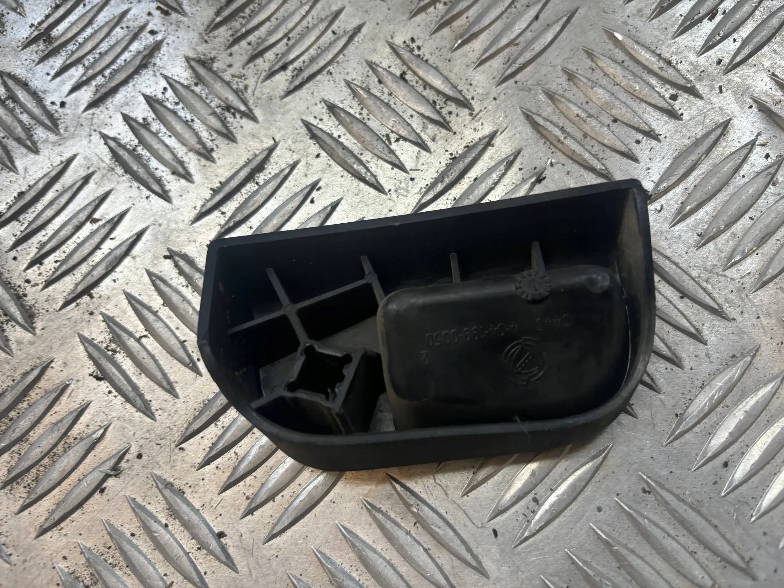 RĄCZKA OTWIERANIA MASKI ALFA ROMEO MITO Typ samochodu Samochody osobowe