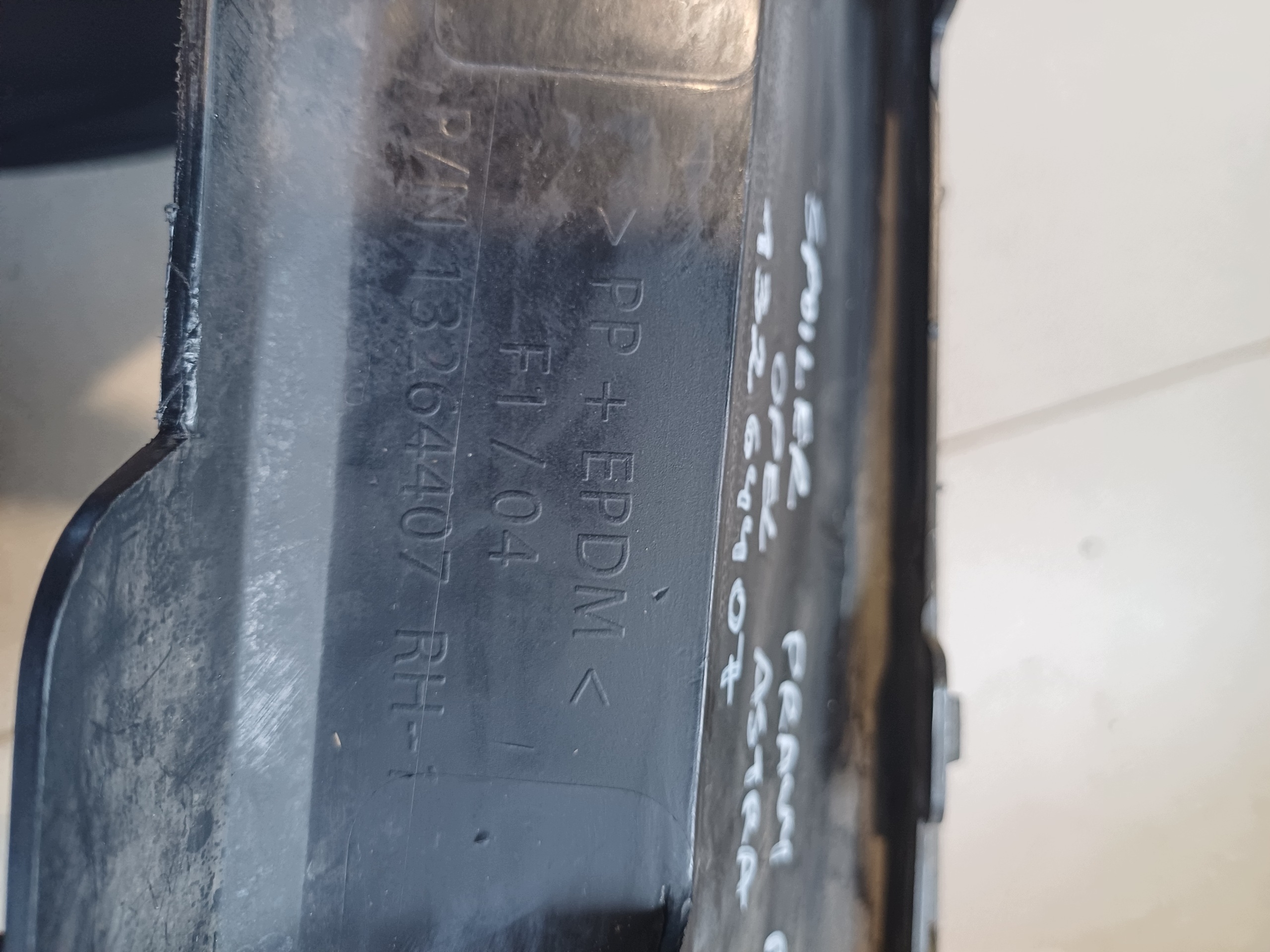 SPOILER of a bumper right front front OPEL ASTRA 4 IV 13264407