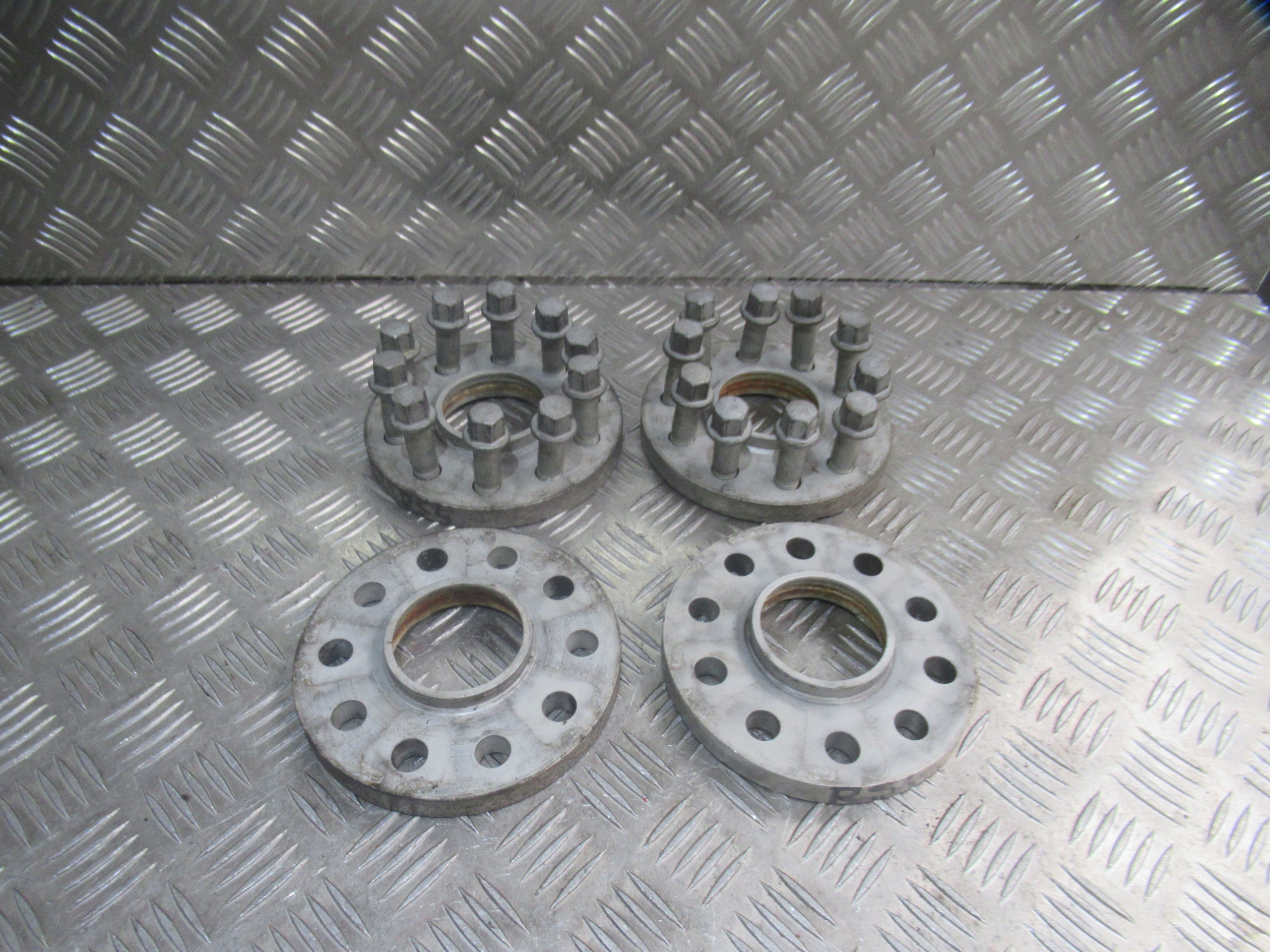 DYSTANSE SRUBY SZPILKI AUDI A4 RS4 B8 A5 RS5 KOMPLET Producent Audi oe