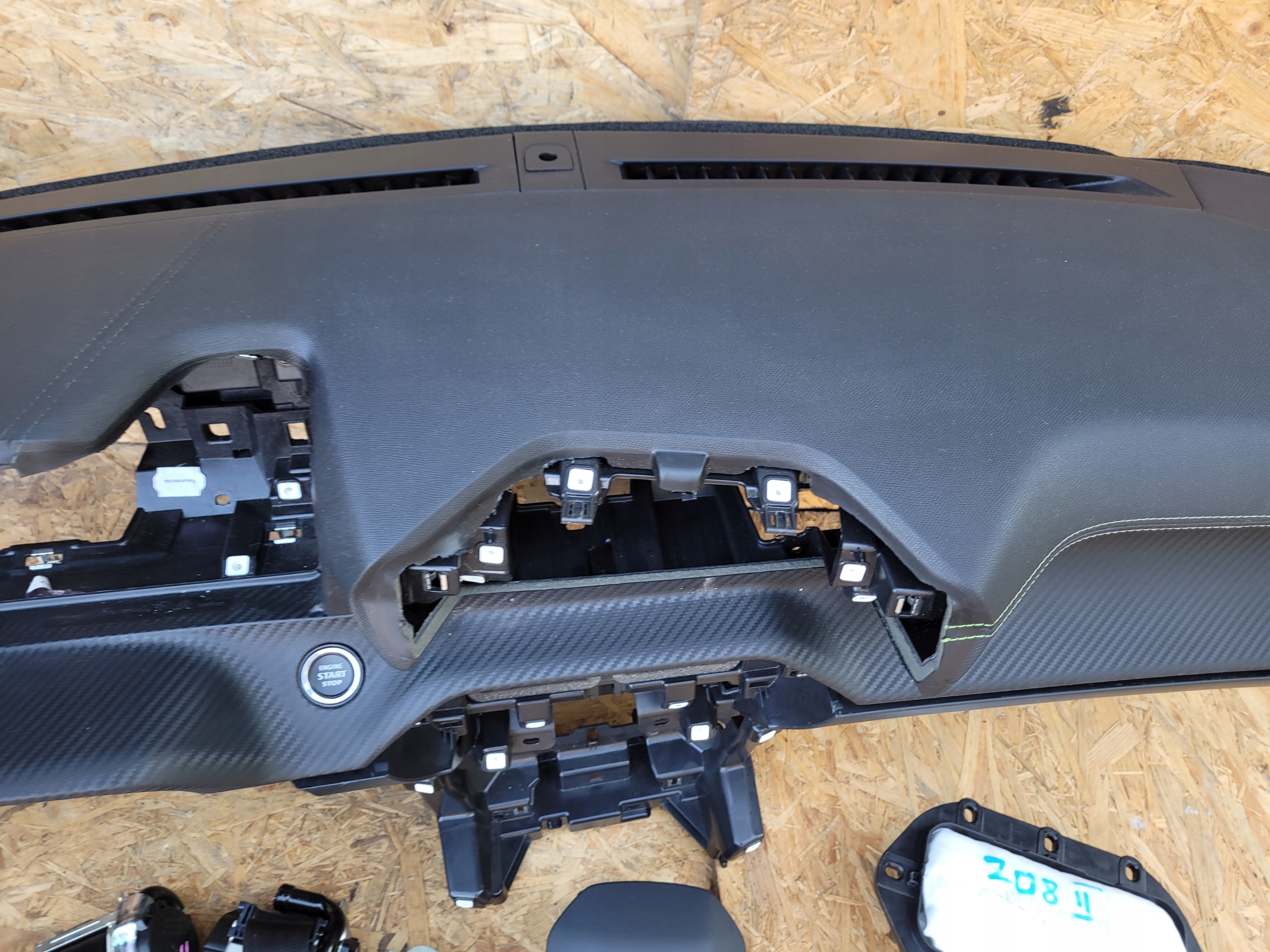 dashboard instrument panel console tension belts PEUGEOT 208 II GT LINE