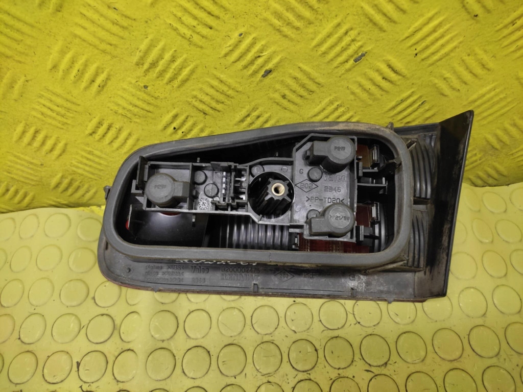 RENAULT LAGUNA II light left rear part to the bonnet 8200002475