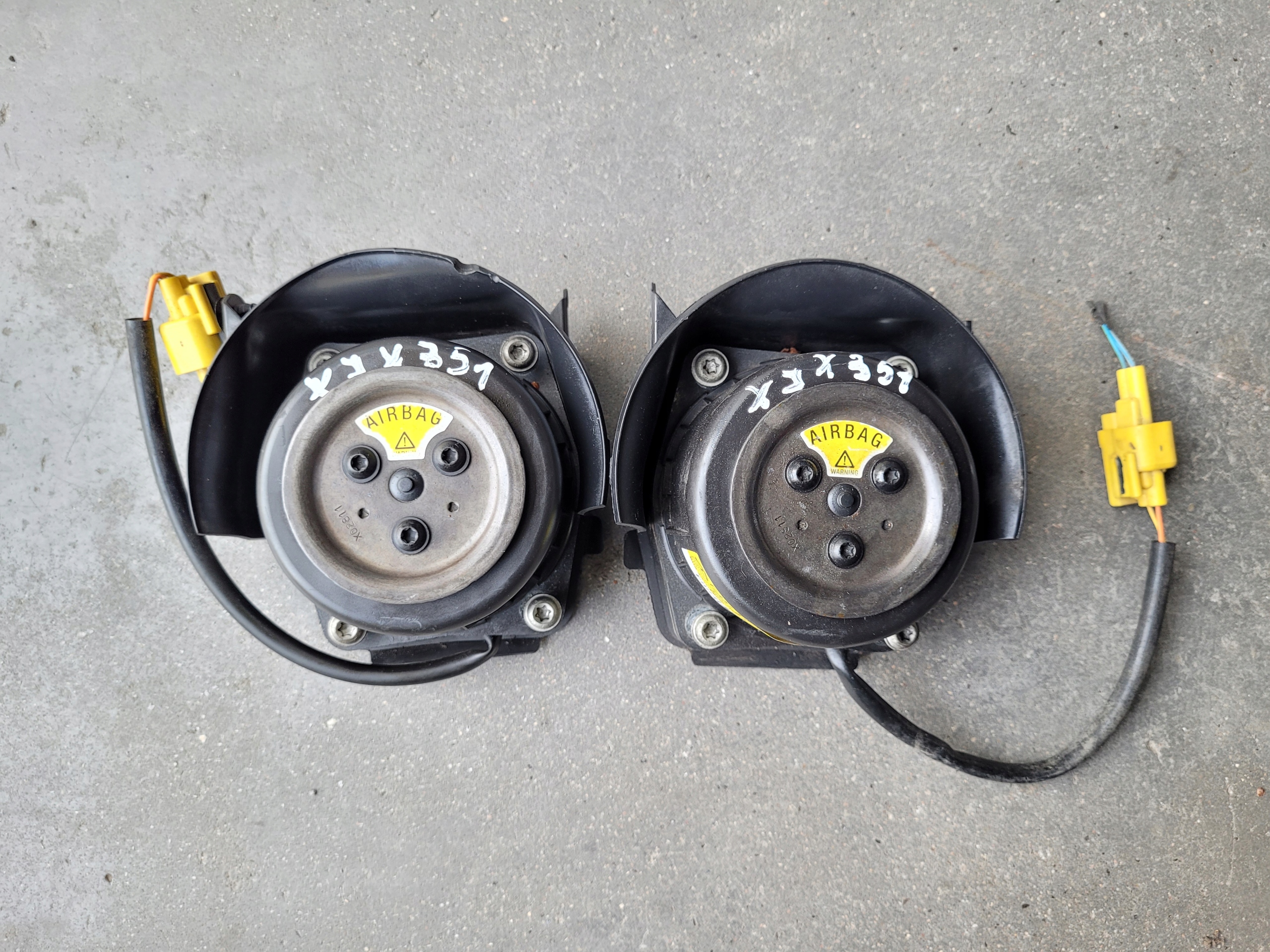 NABOJE MASKI PODUSZKA PIESZEGO JAGUAR XJ IV X351