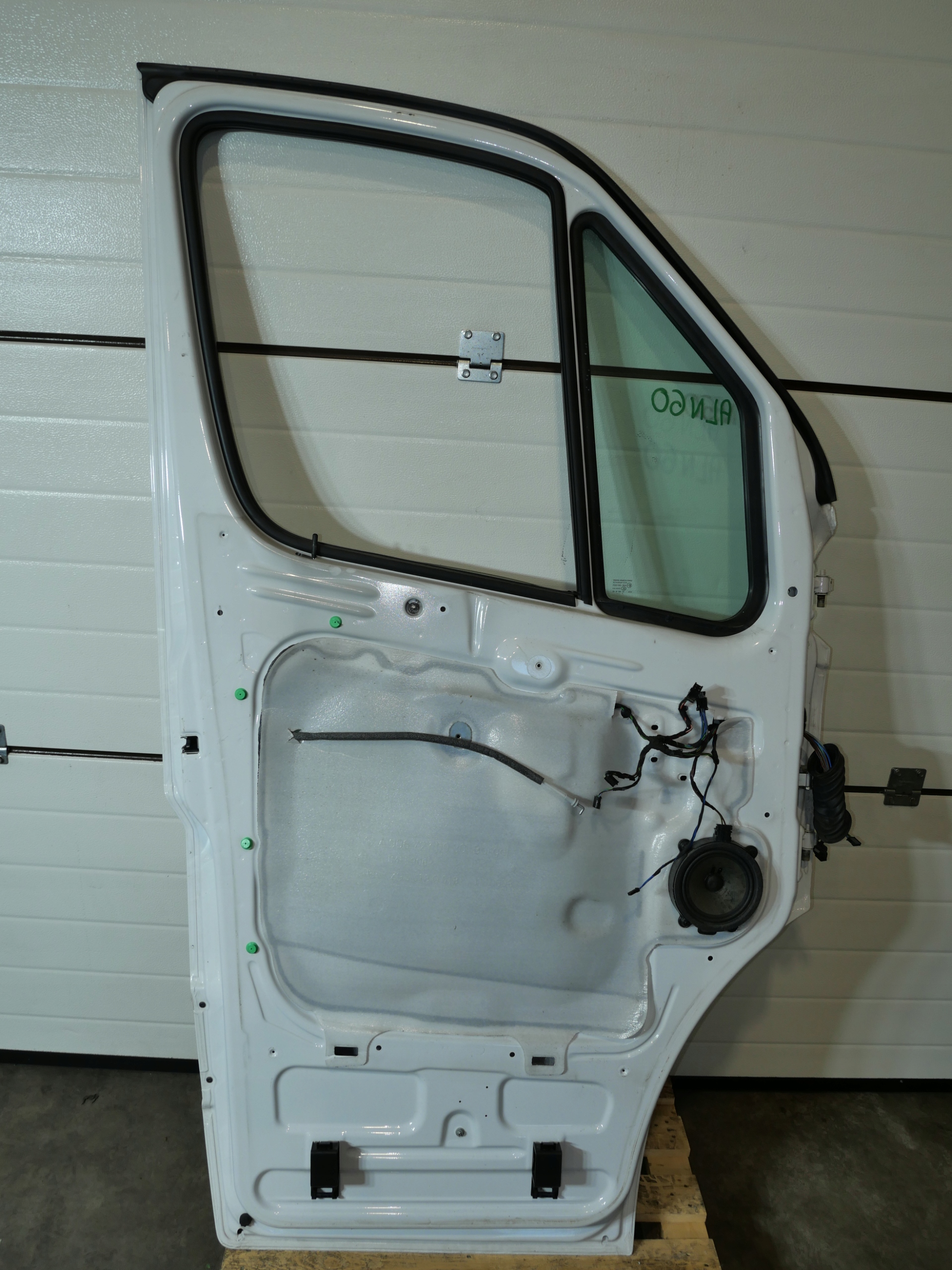 door left front MERCEDES SPRINTER 906