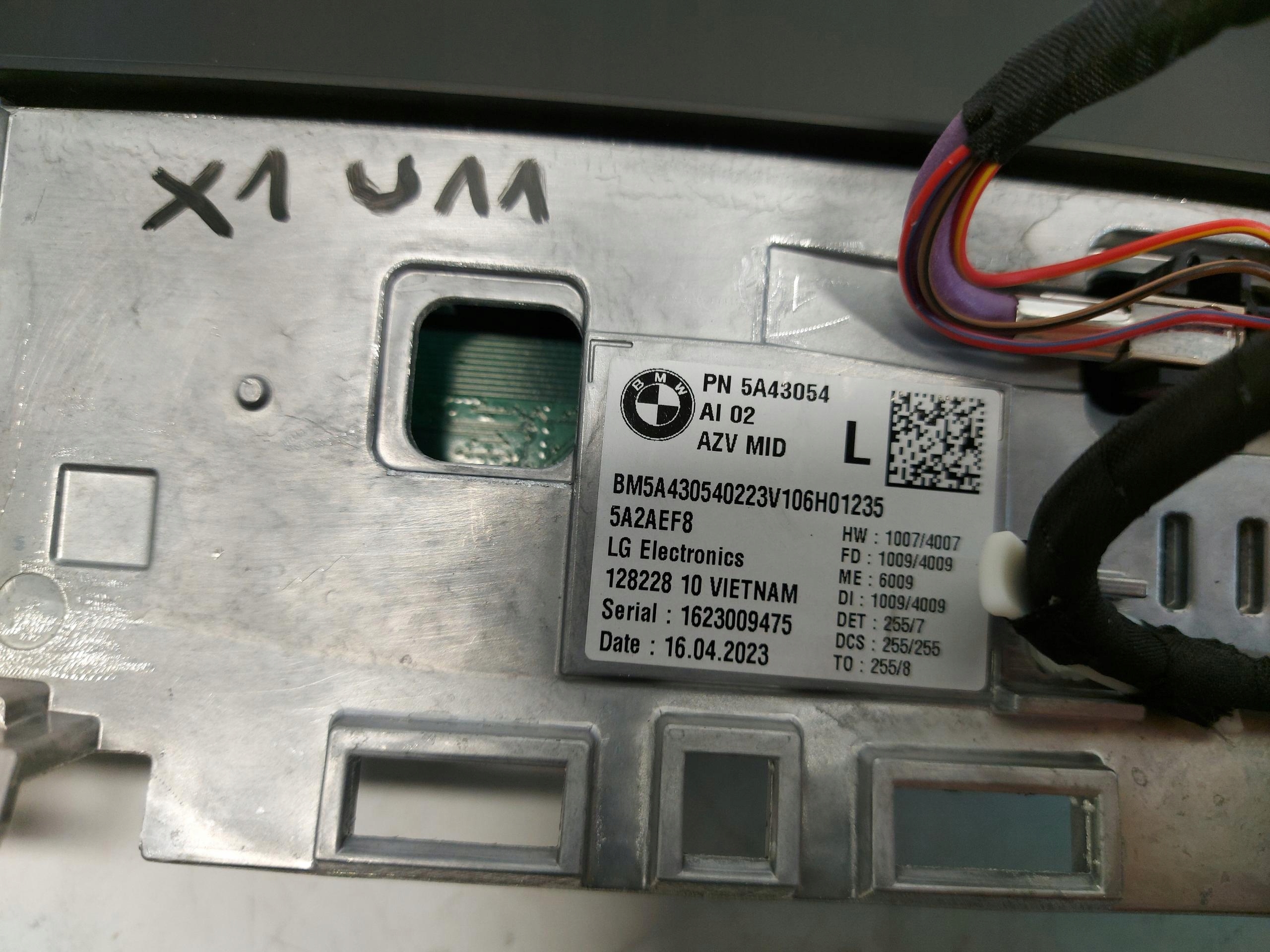 BMW iX1 X1 U11 Ekran display dials RHD anglik 5A43054