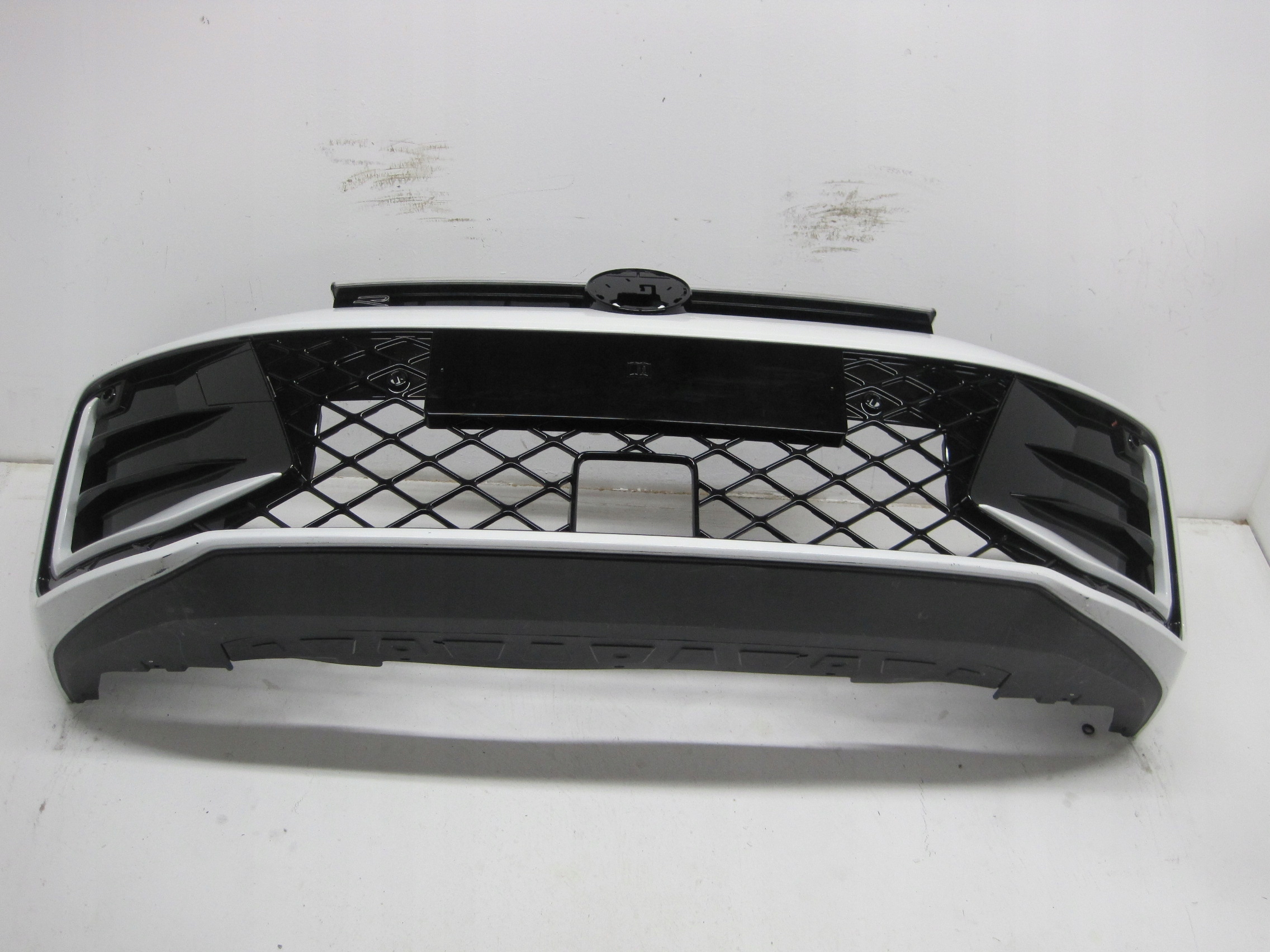 bumper VW PASSAT B9 3J0 R-LINE LED below 6 PDC below RADAR front front