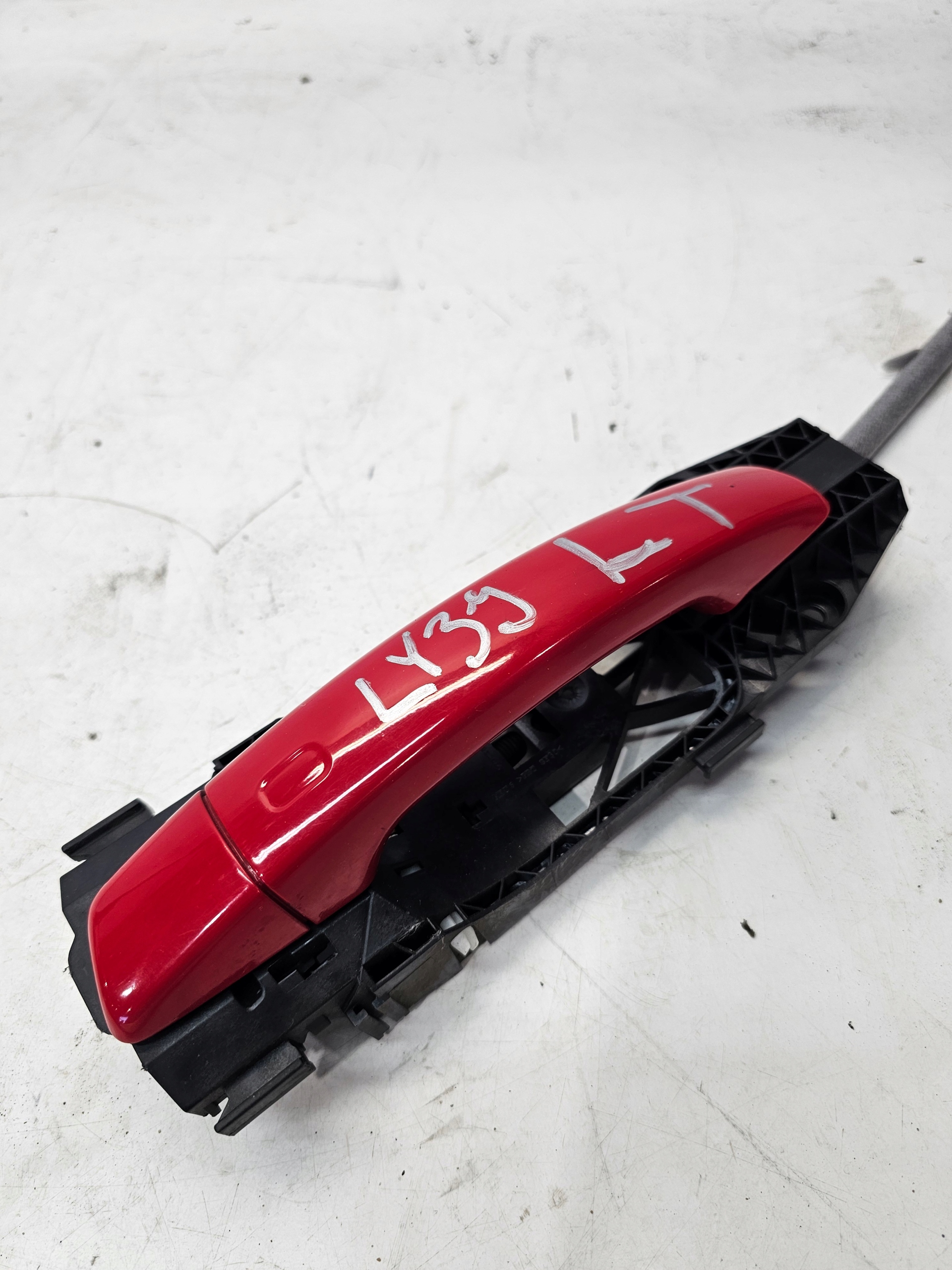 handle left rear part AUDI A3 8V Q3 F3 8V0839885 LY3J