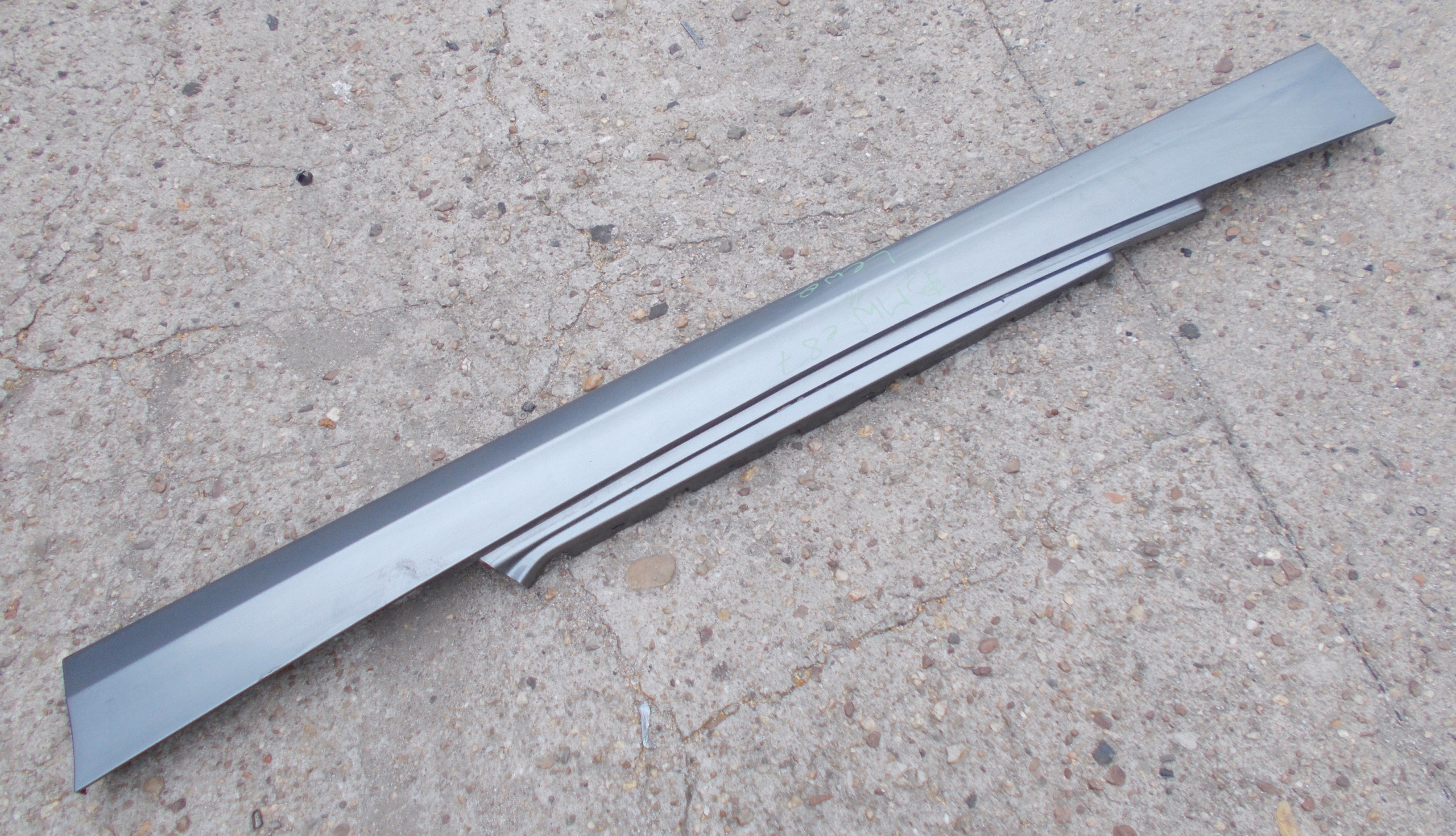 BMW E87 2.0 D 11R moulding threshold left A52