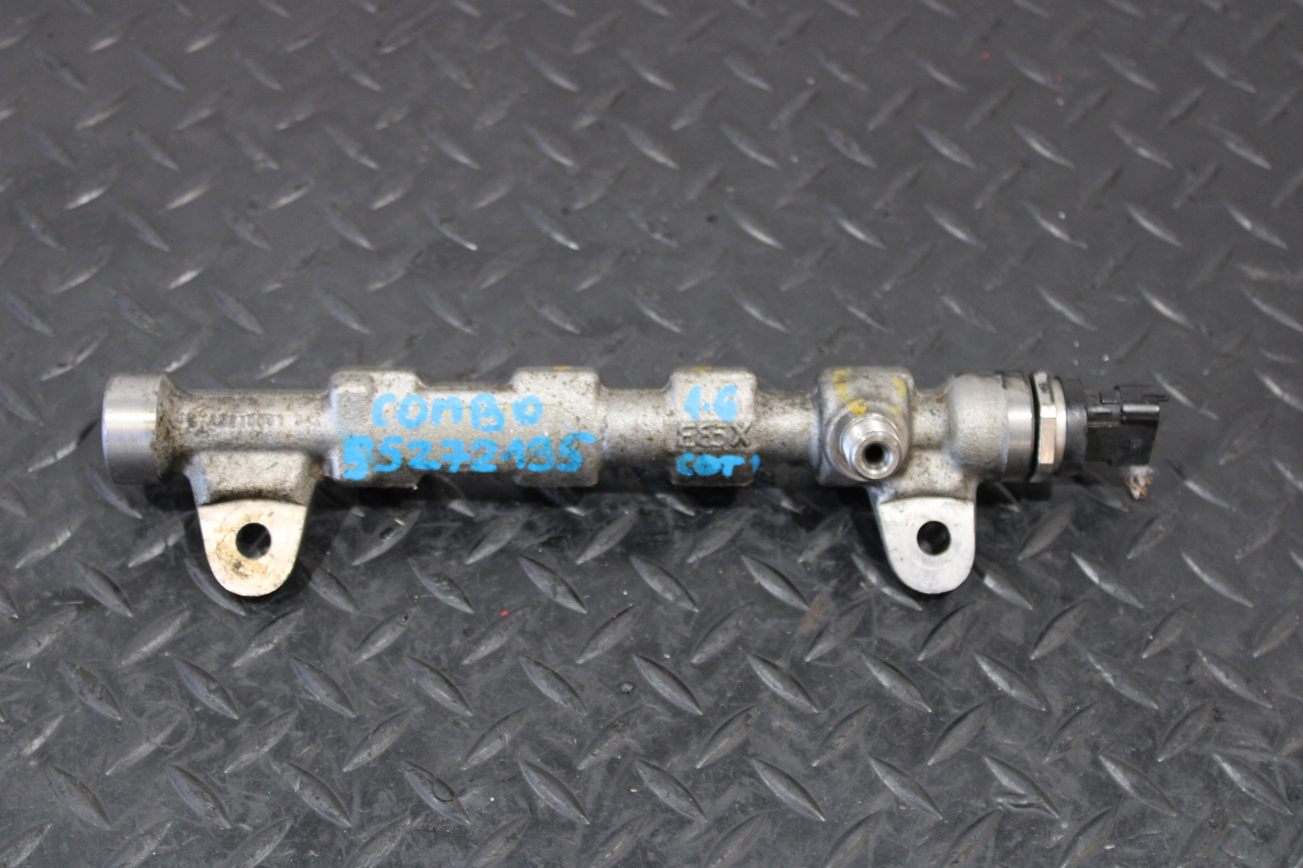 Rampe injection OPEL COMBO D 1,6 CDTI 55272135