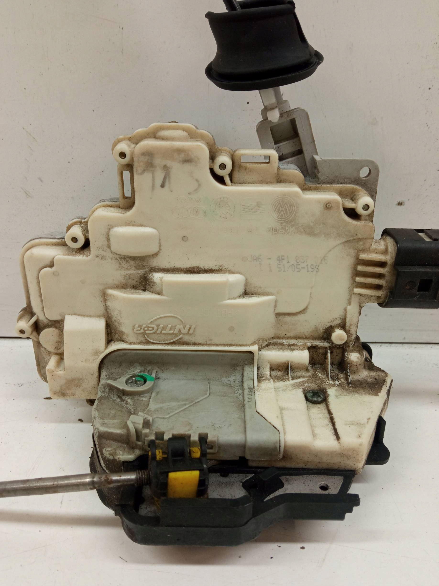 lock door right front 4F1837016 Audi A6 III (2004-2011) C6