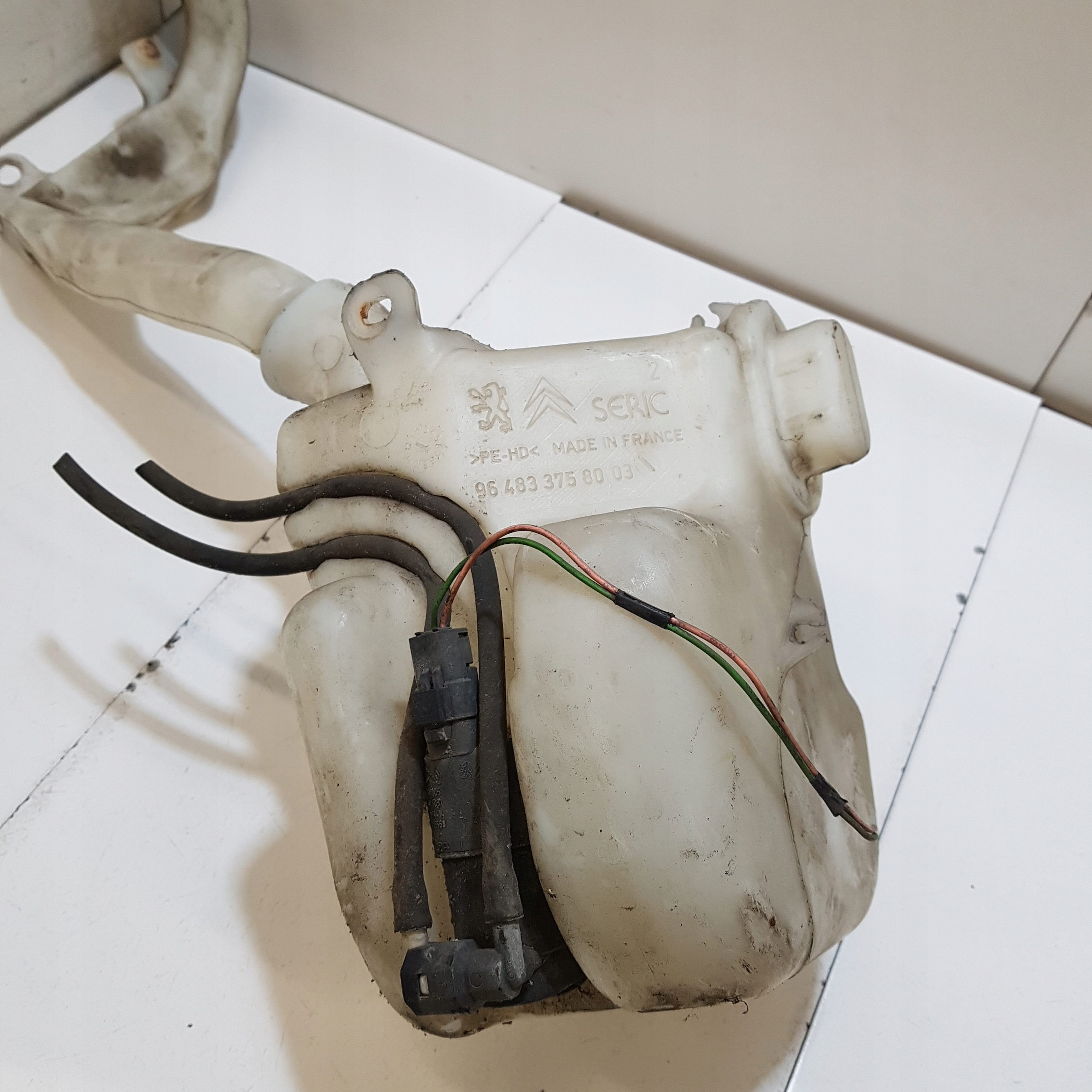 washer fluid tank PEUGEOT 1007 9648337580
