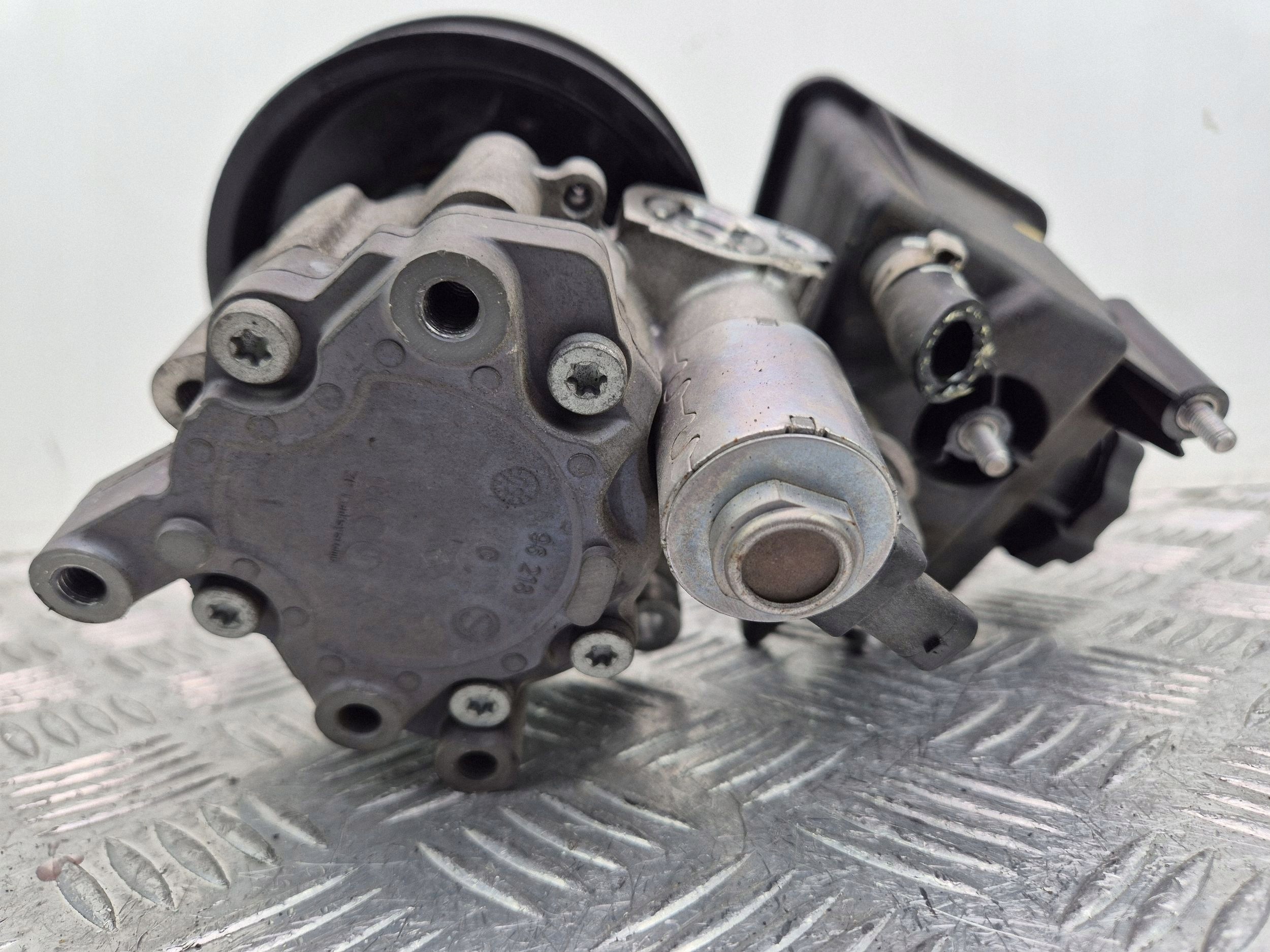 Mercedes E350 C207 W207 servo pump A0064664501