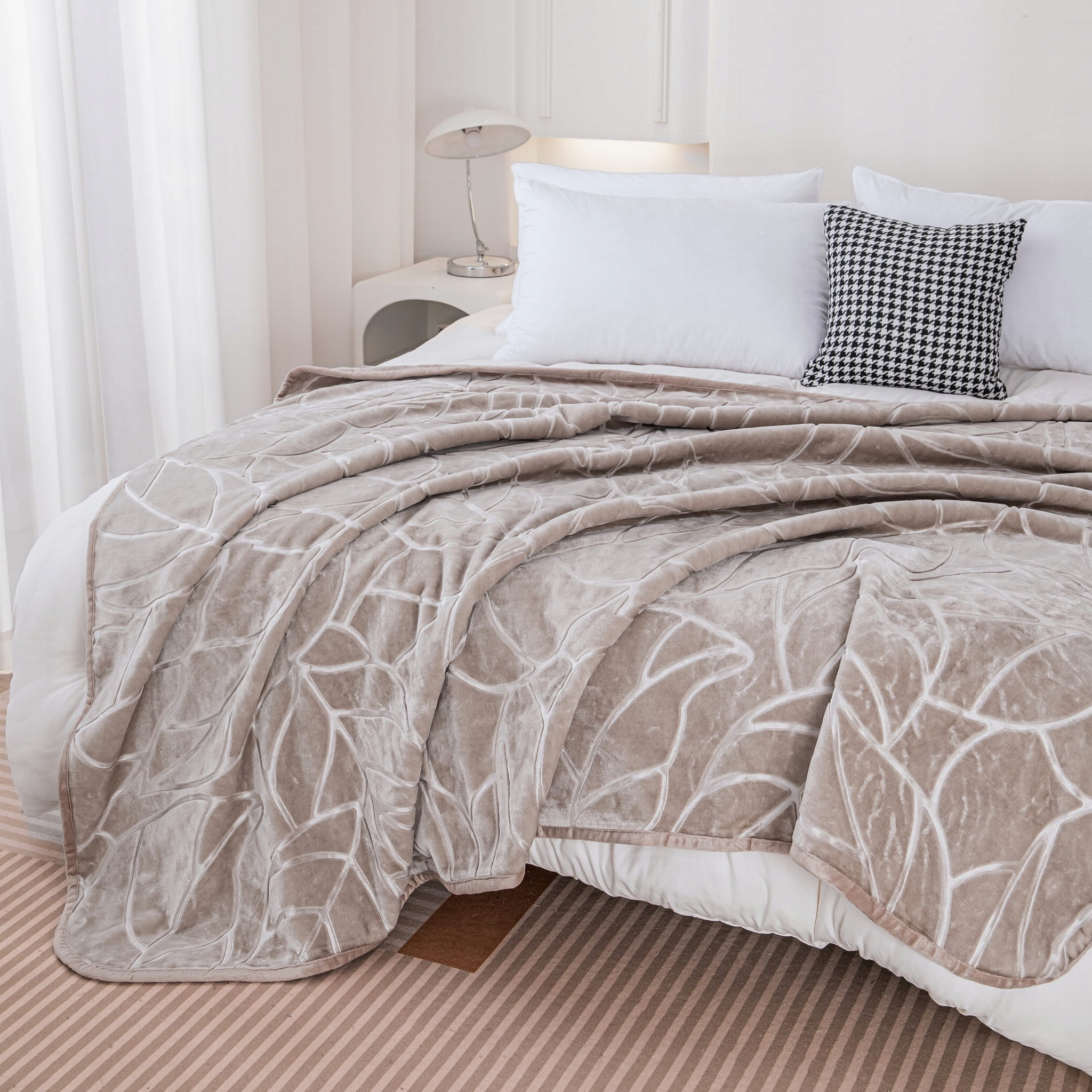 Akrylová lisovaná deka LIV 160x200 silná teplá taupe