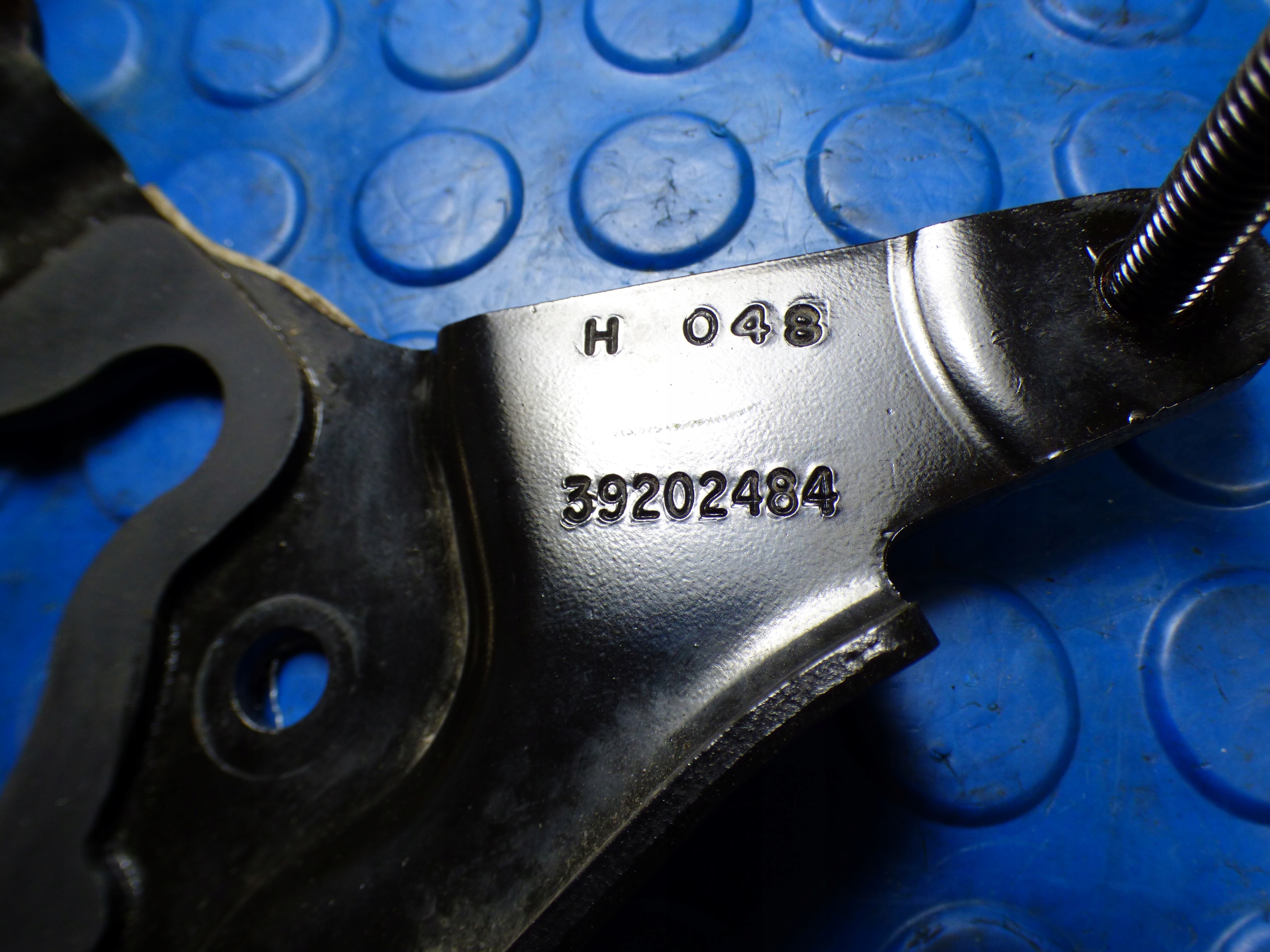 крепление насос ABS 39202484 opel ASTRA K V РЕСТАЙЛИНГ