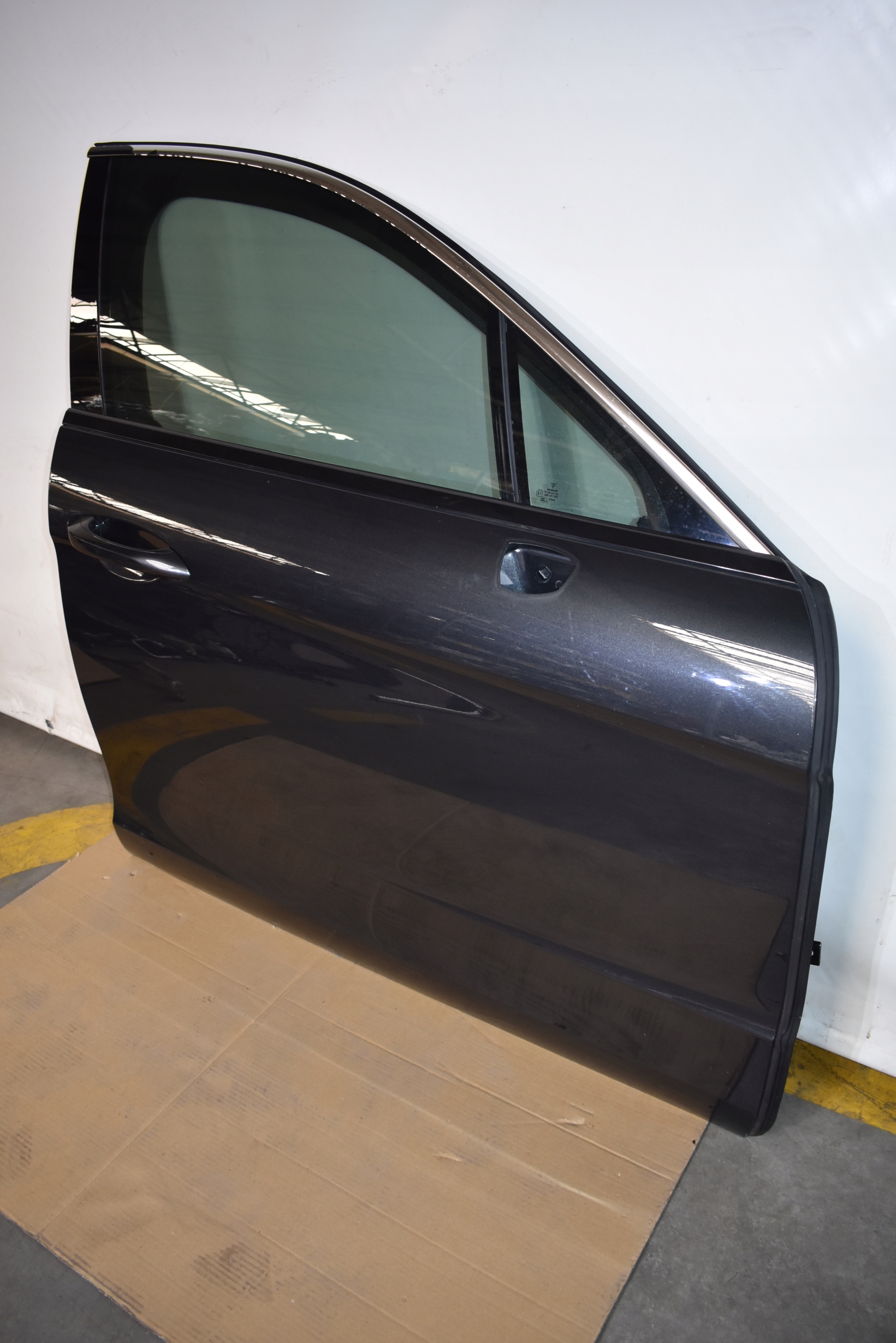 door front front right PORSCHE PANAMERA 971 colour M7S 1
