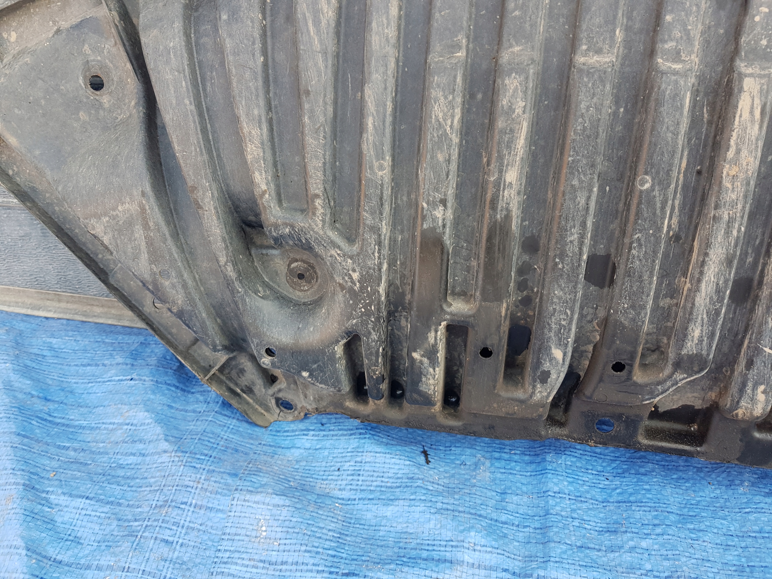 cover cover below engine bumper MERCEDES W207 2075200623