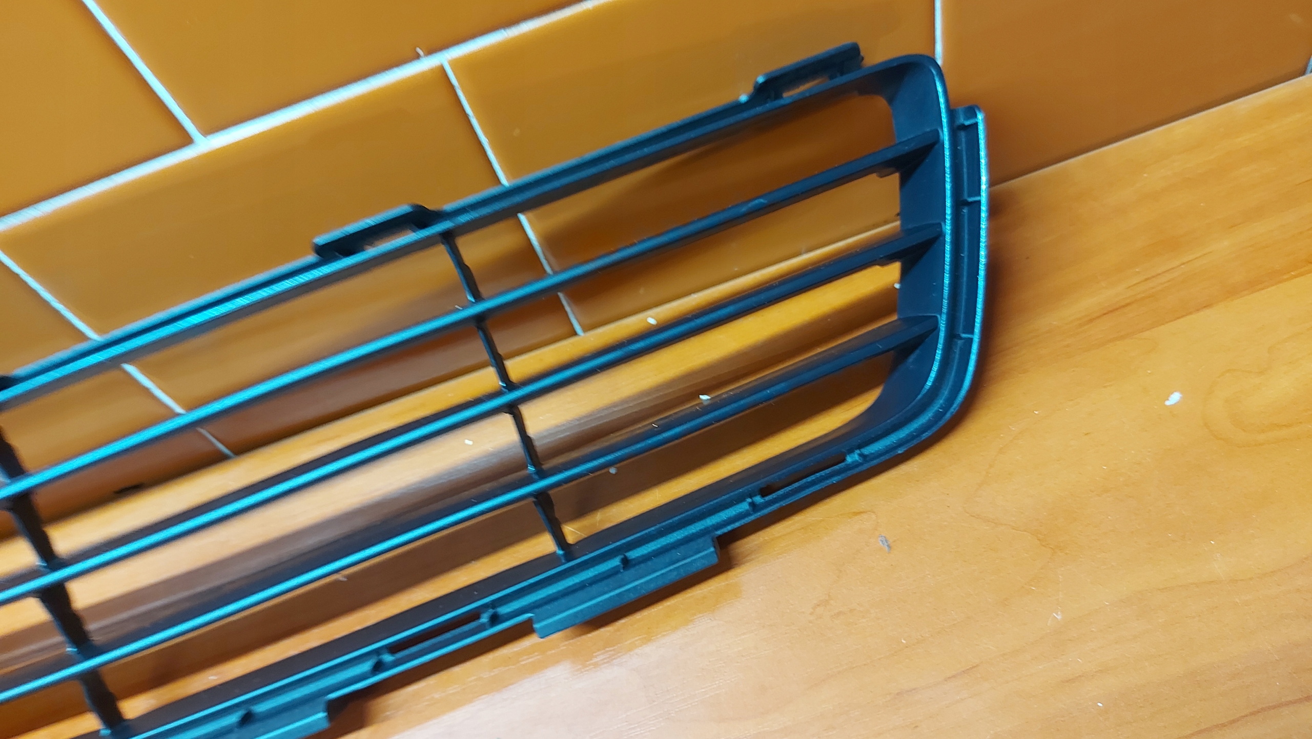 grid of a bumper central lower front front TOYOTA YARIS II 05-11