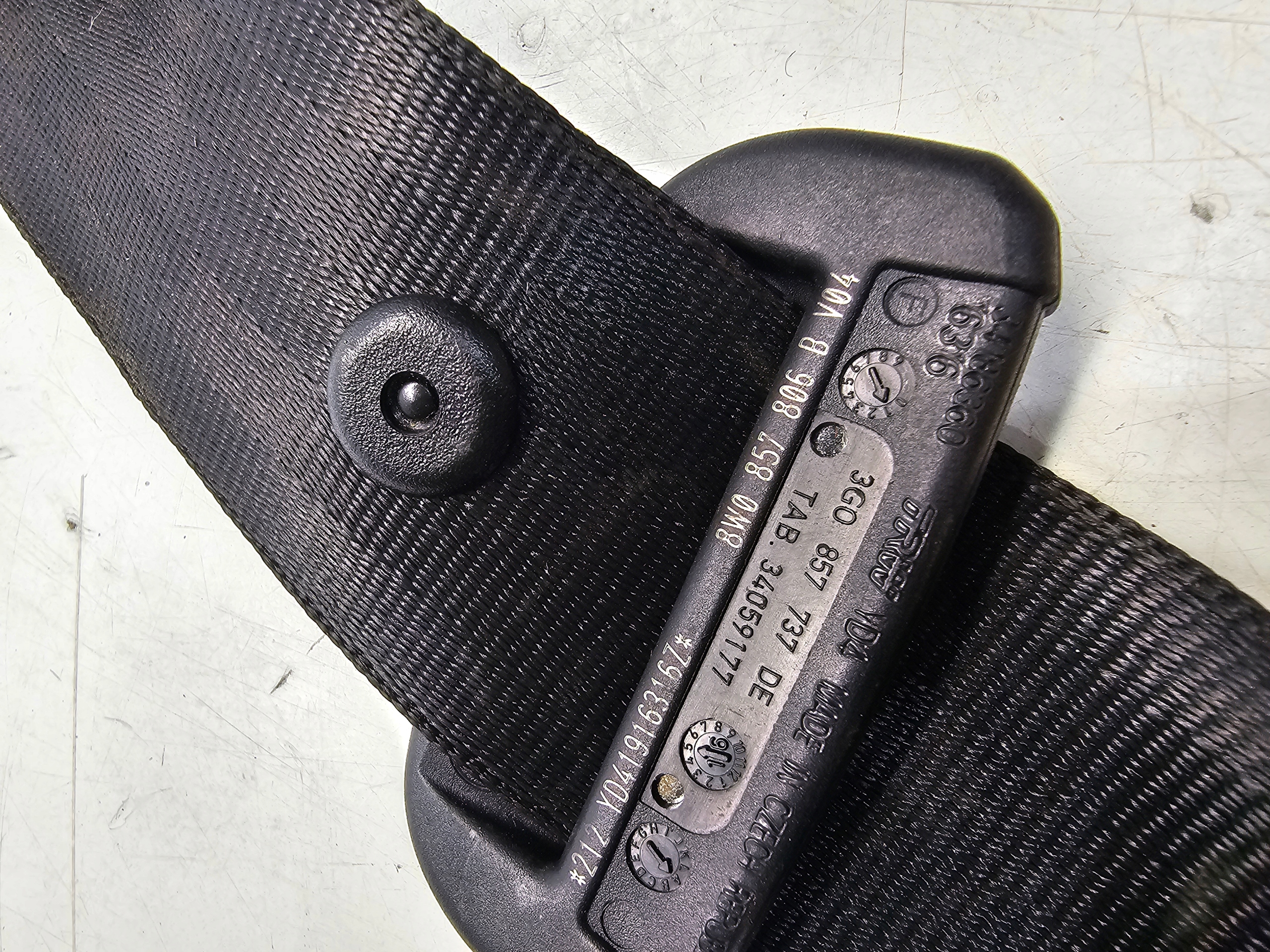 Gurten links heck AUDI A4 B9 8W0857805B Original SPRAWNY
