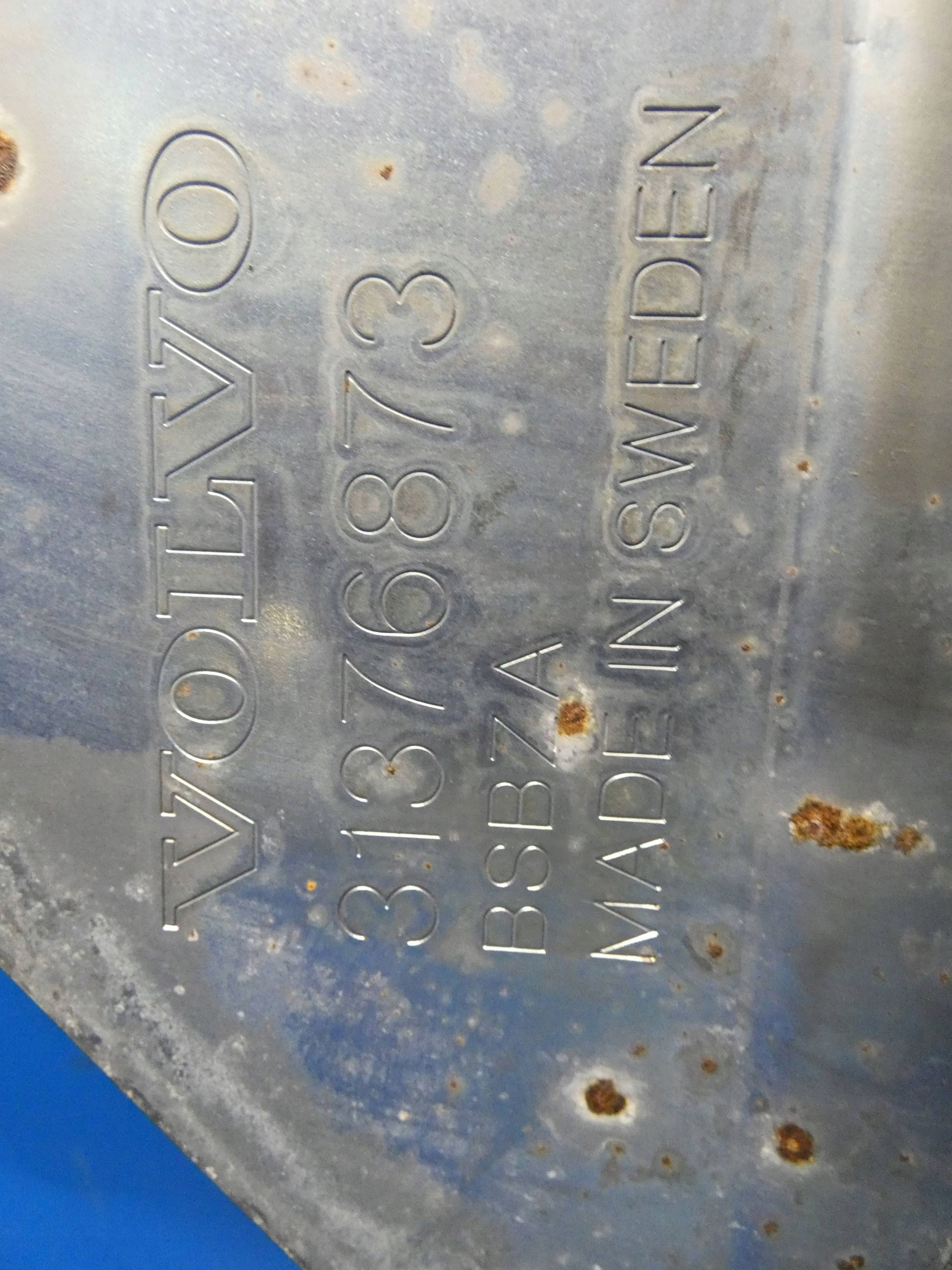 VOLVO XC90 II 2.0 T8 cover console chassis rear part