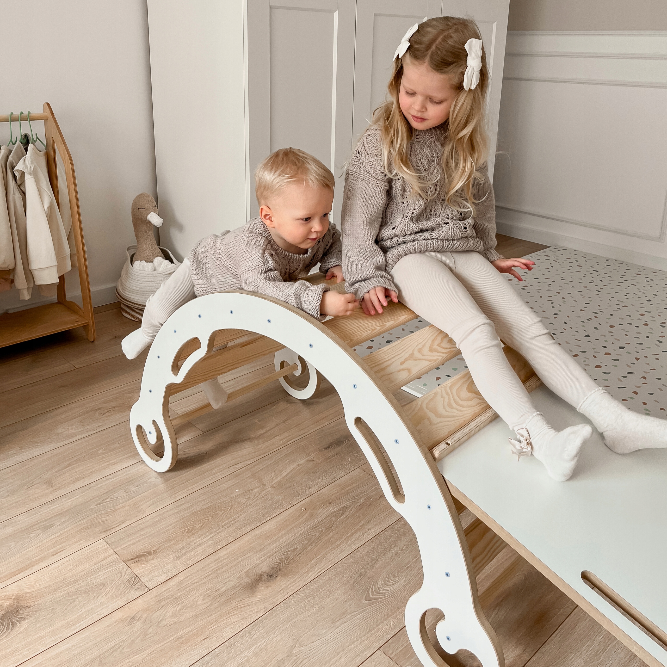 Bujak Montessori dla dzieci - LEO L BIAŁY Głębokość produktu 51 cm