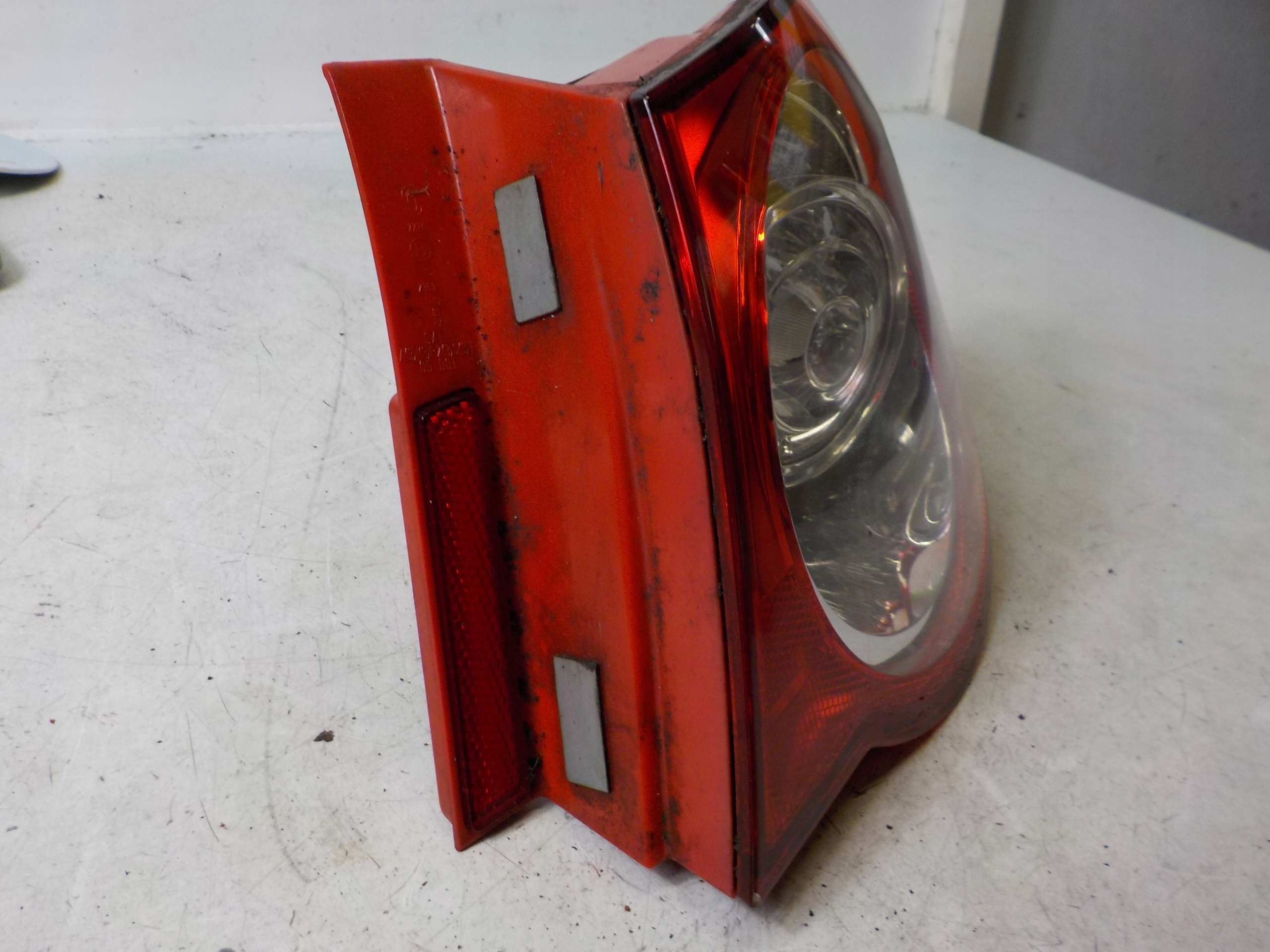 VOLKSWAGEN PASSAT B6 sedan light right rear part rear