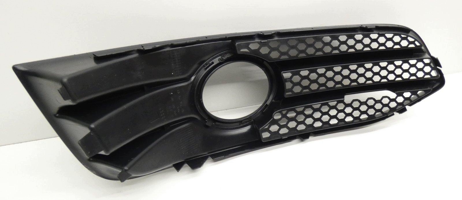 AUDI A3 S3 8P0807681P 2008-2012 grid of a bumper left