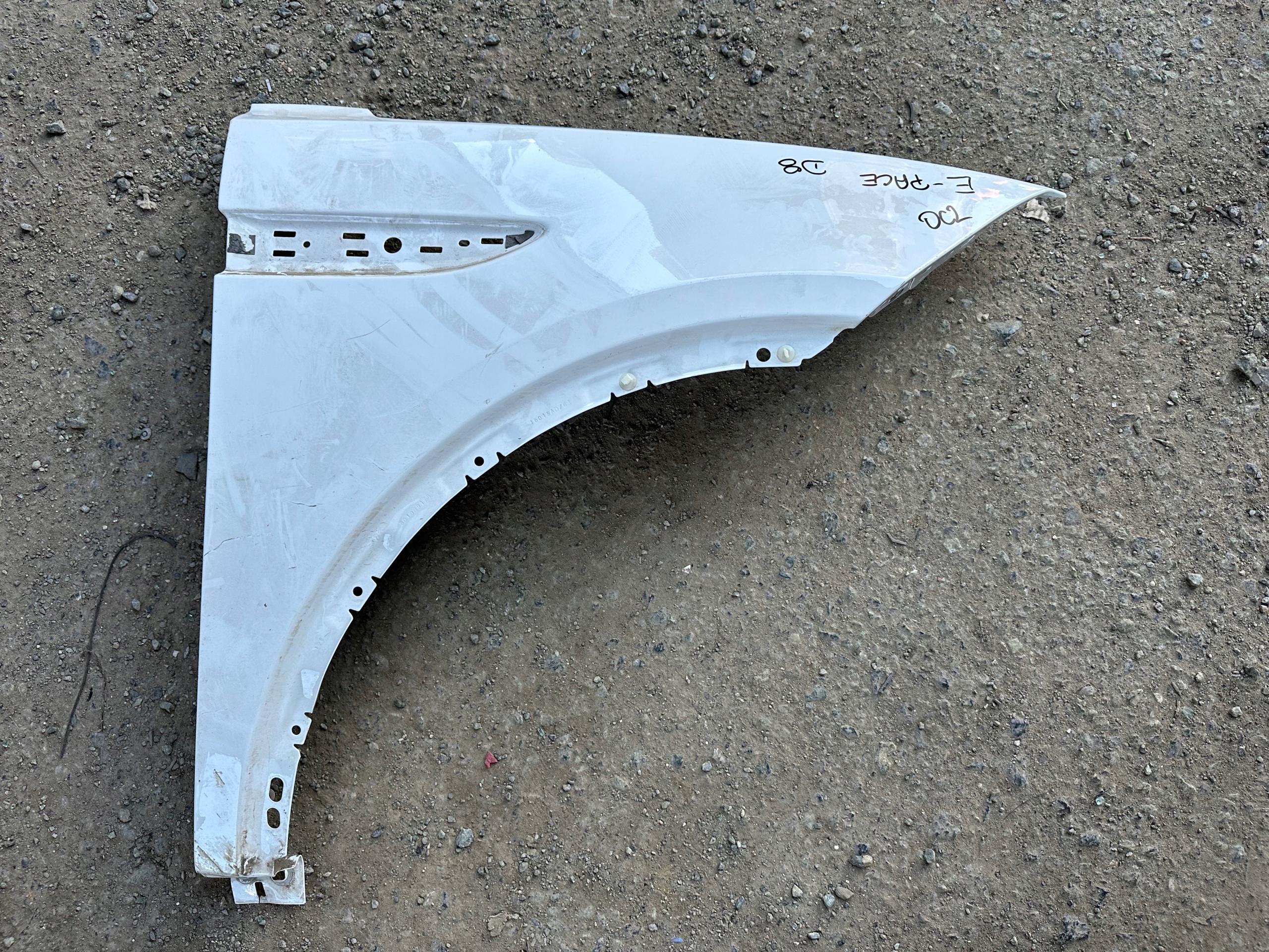 Jaguar Е-Pace крыло правый передний