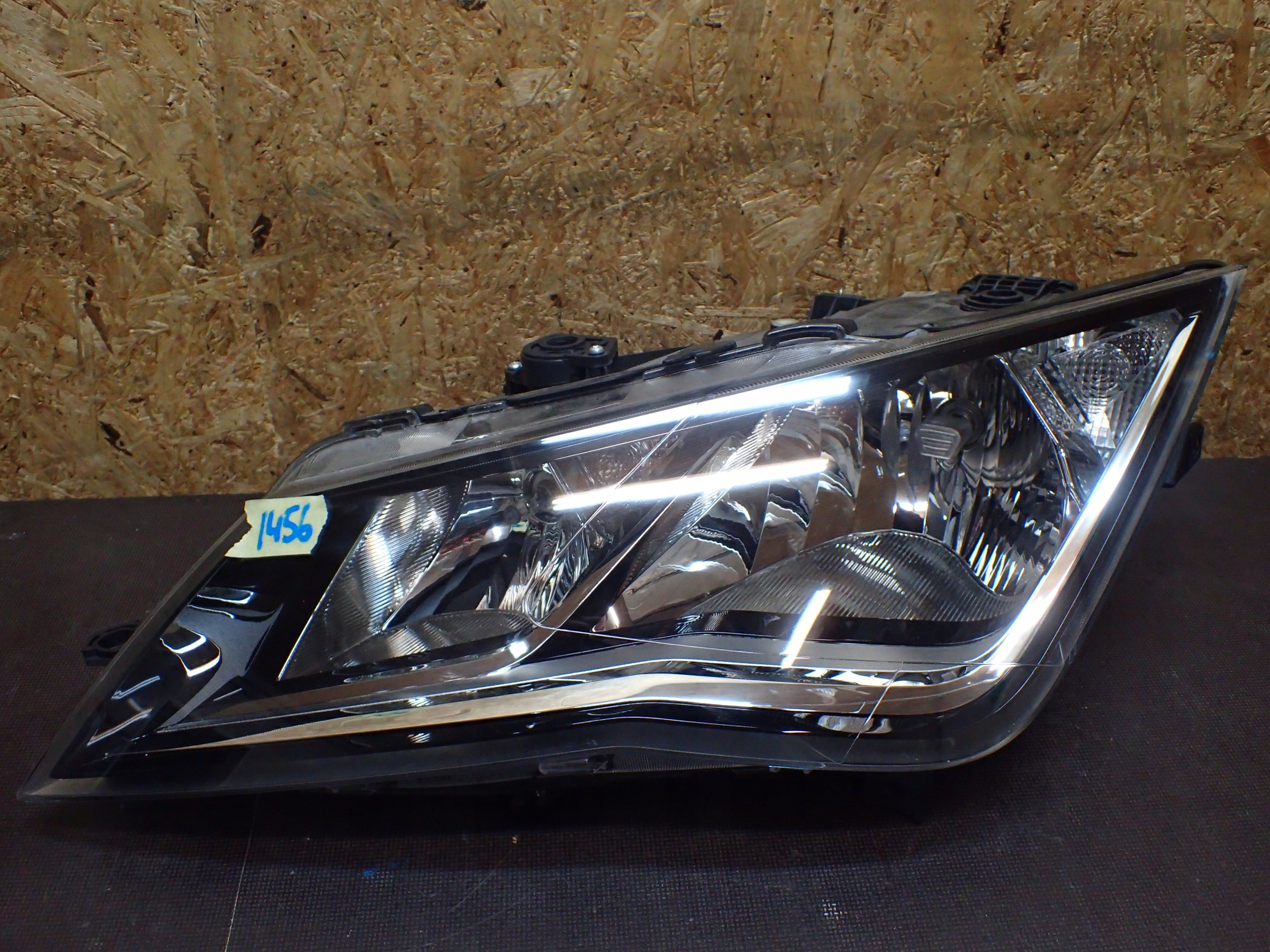 LIGHT FRONT LEFT SEAT LEON III 3