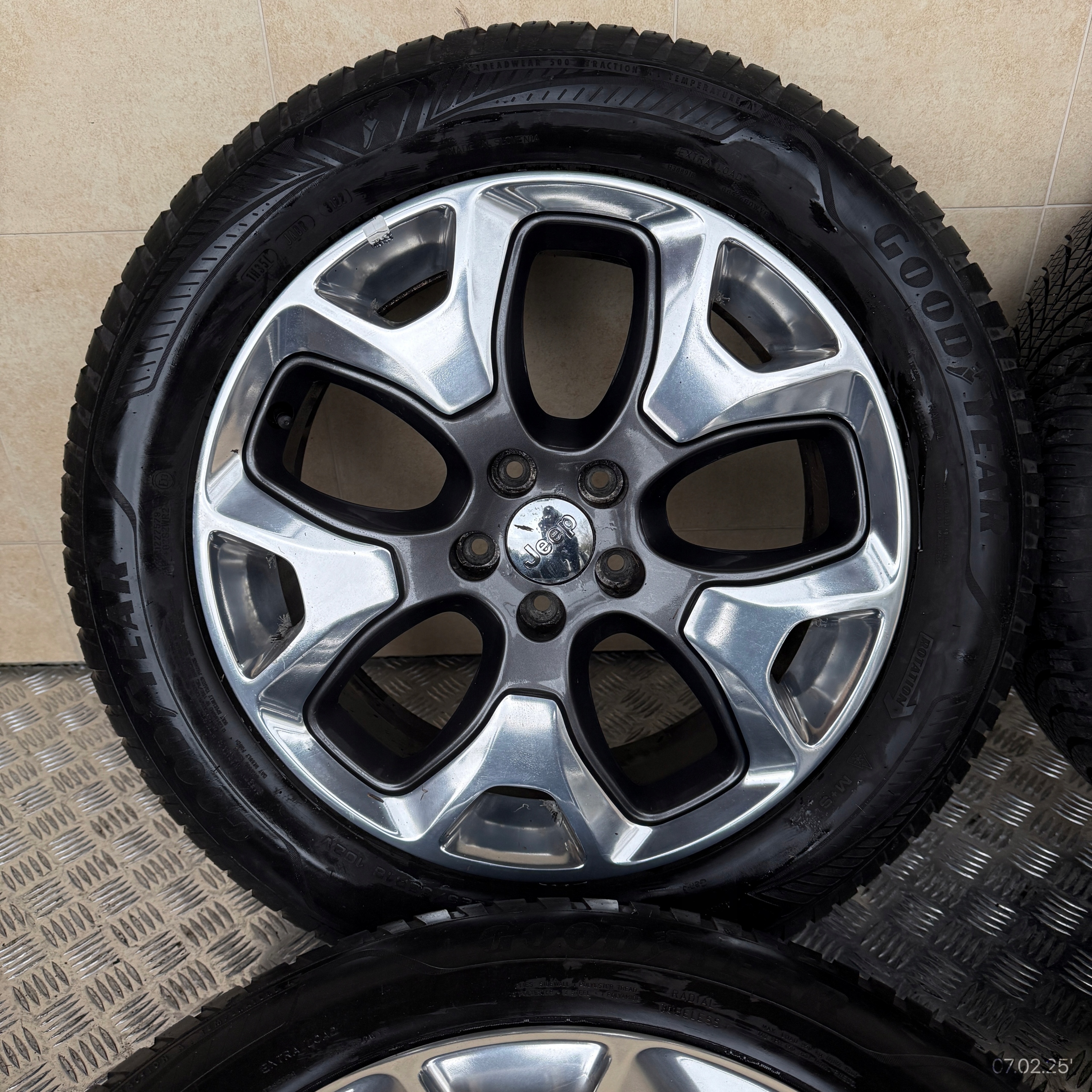 discs wheels tyres JEEP COMPASS II GOODYEAR 225/55/18" 4MM winter M+S